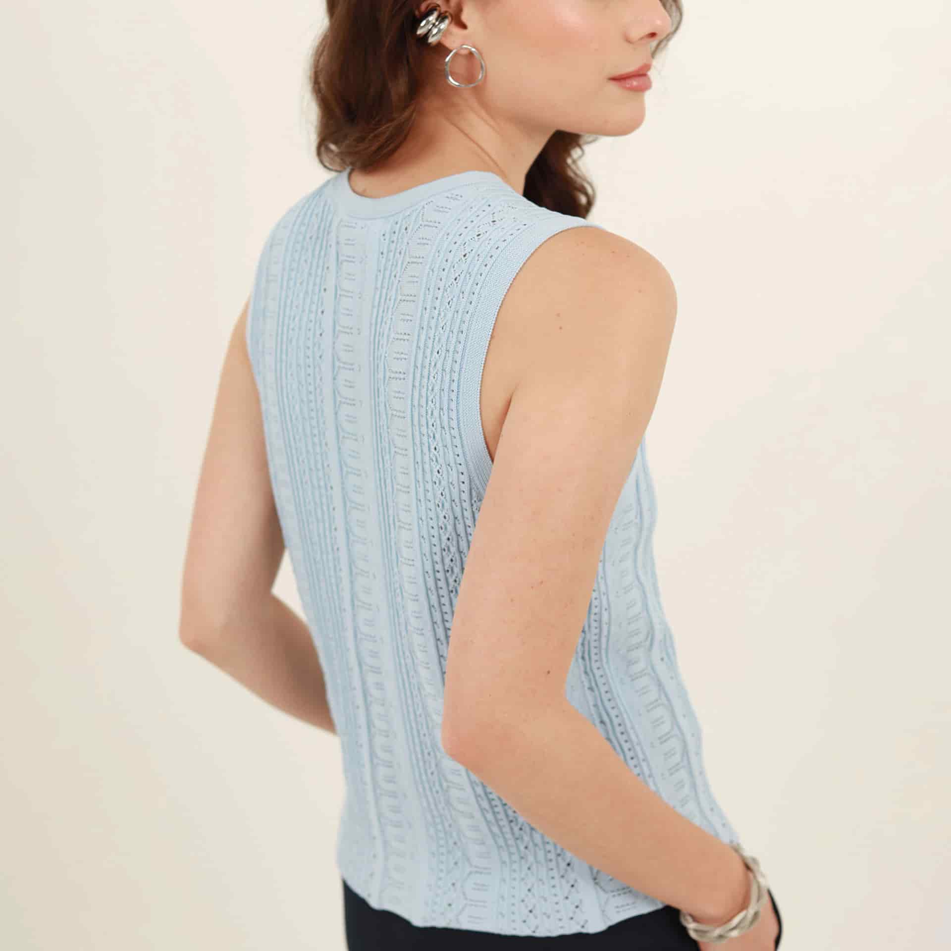 Blusa cuello recondo manga sisa con textura - miniatura 10