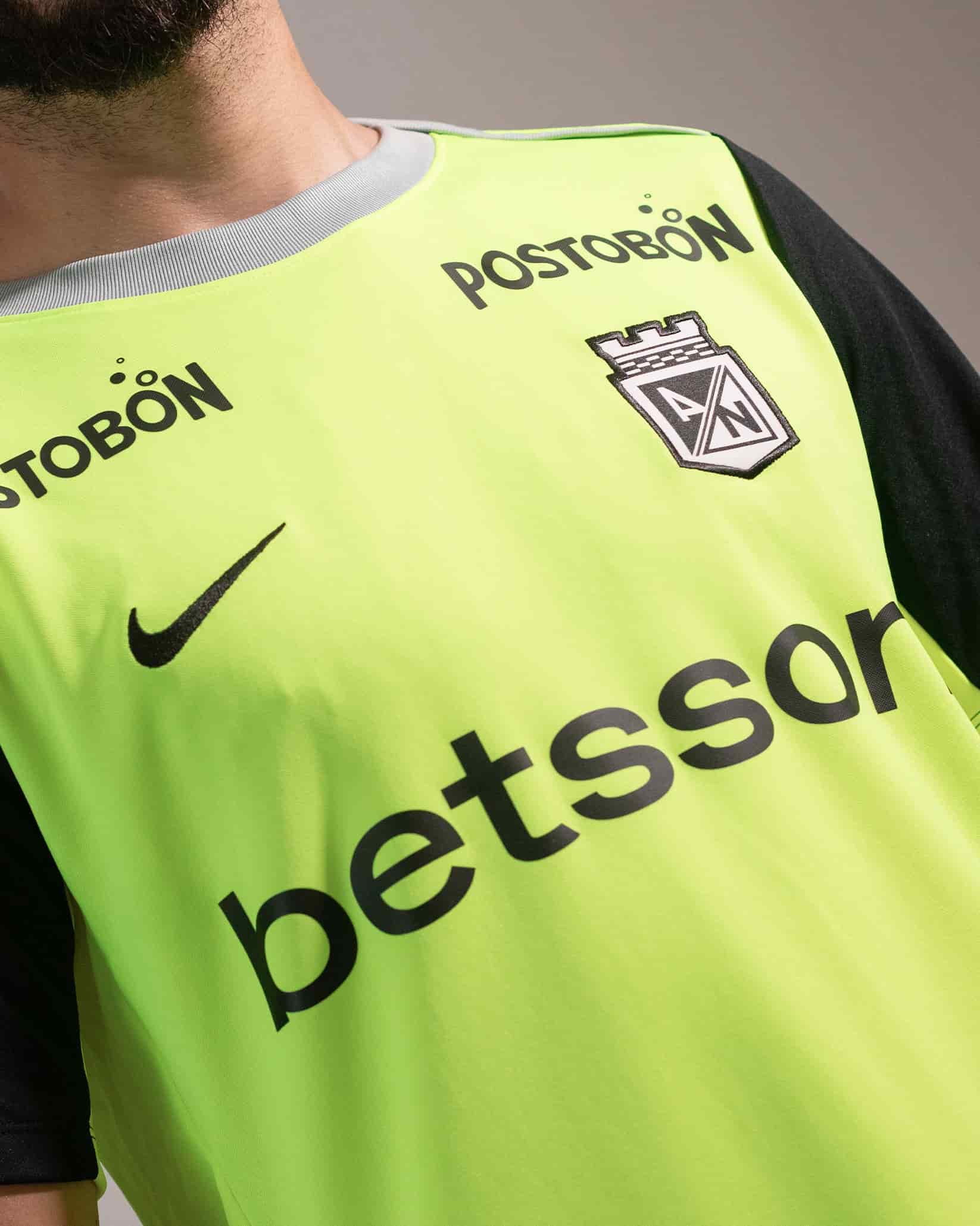 CAMISETA ENTRENO NEON NIKE 2026 HOMBRE - miniatura 4