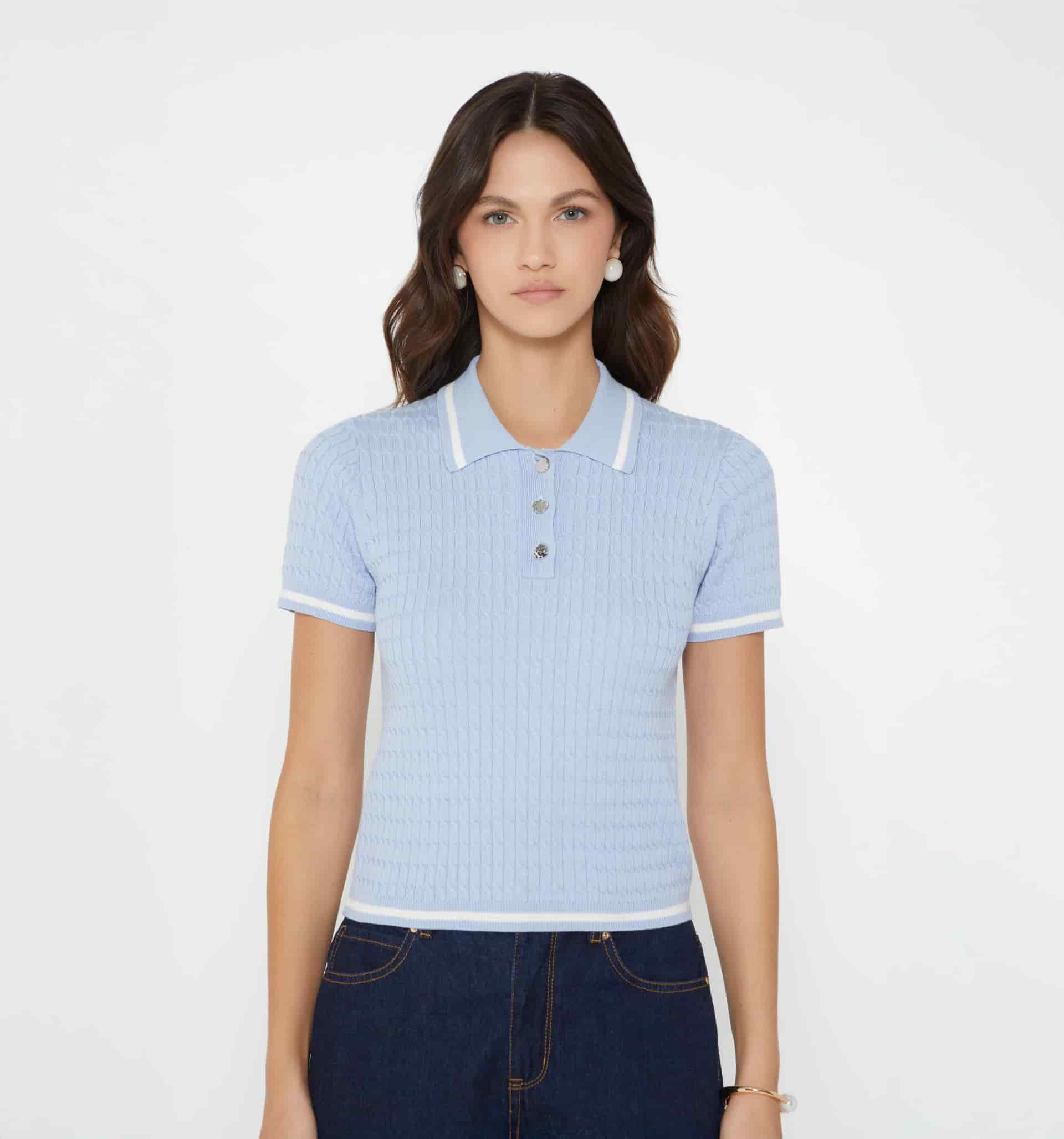 Blusa tipo polo con botón joya - miniatura 2