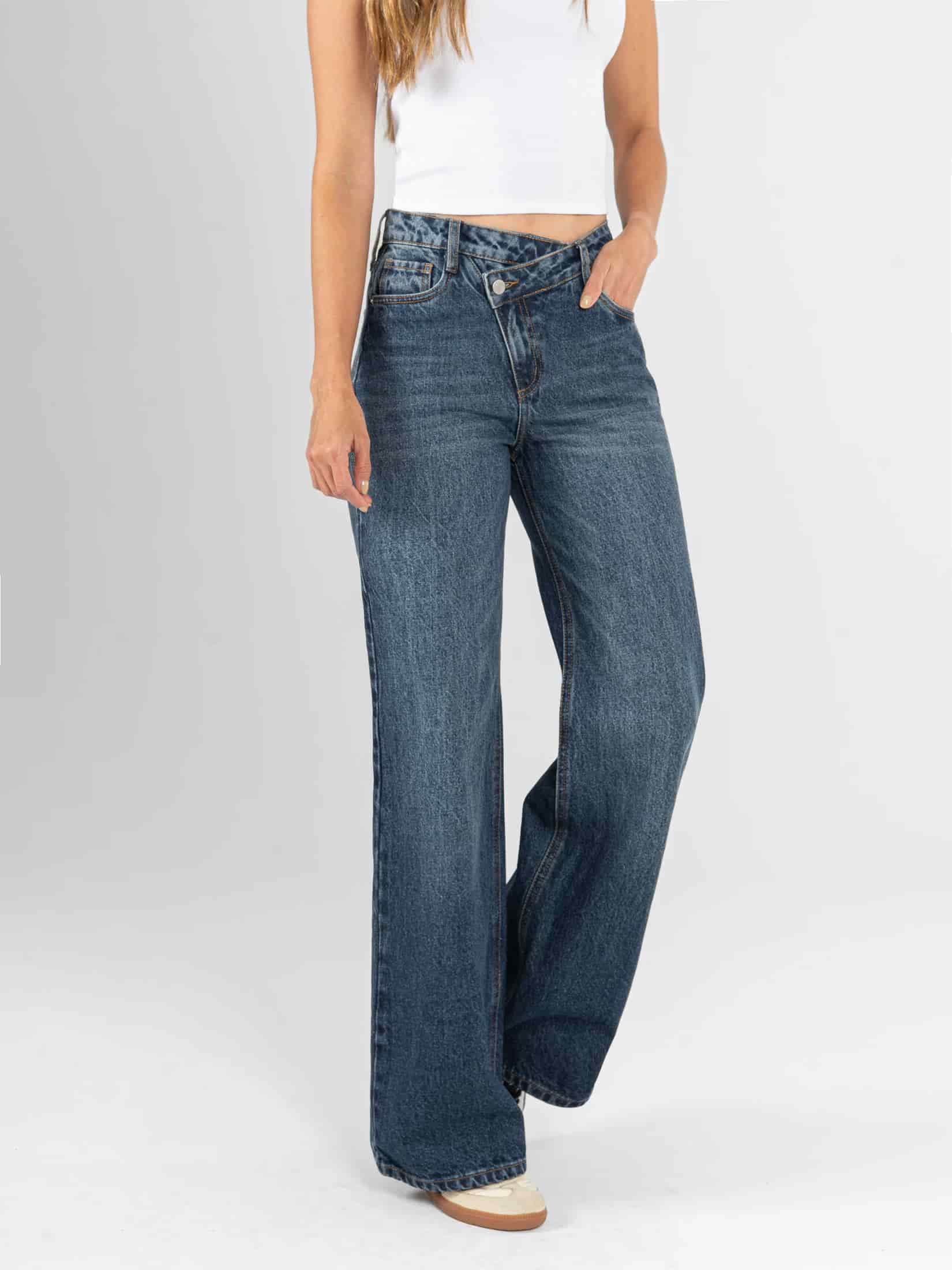 Ref: 066415 Jean Mom Flare, rígido, tiro alto, tono azul oscuro, detalle en pretina. - miniatura 1