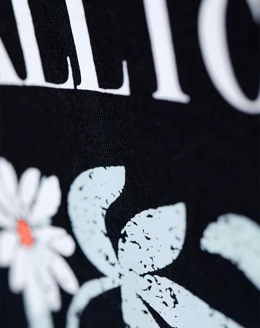 Camiseta regular algodón negra estampada mujer - miniatura 7