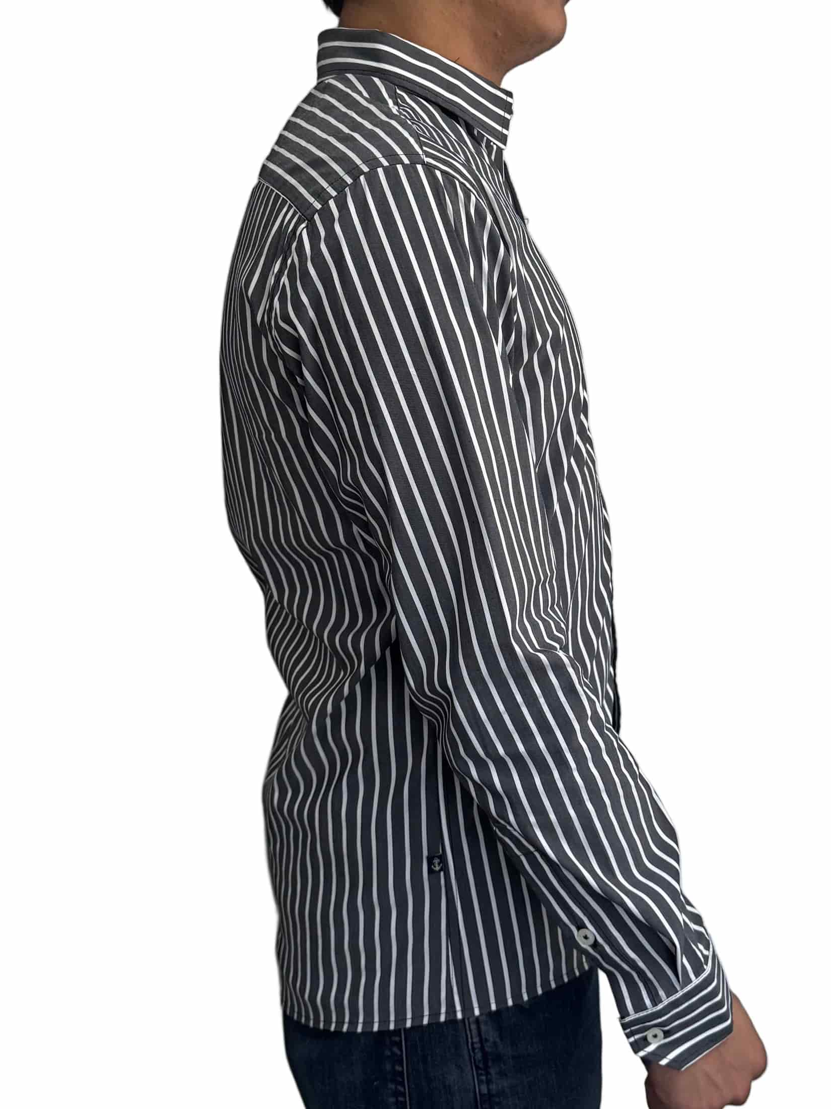 Camisa Gris Rayas Blancas A Negra - miniatura 3