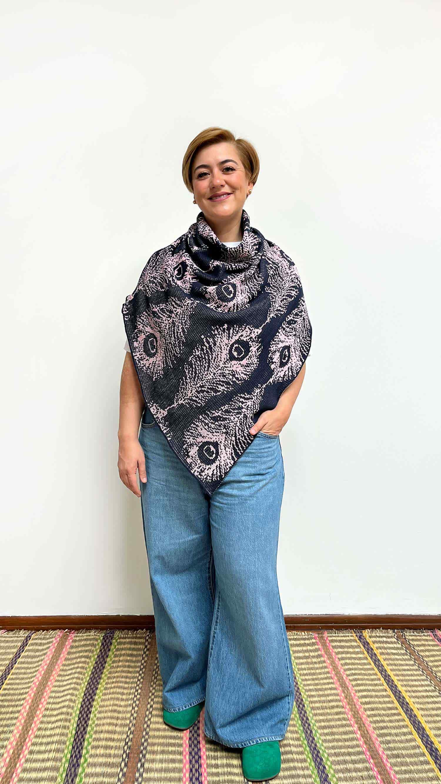 Poncho Plumas - azul oscuro y rosado - miniatura 1
