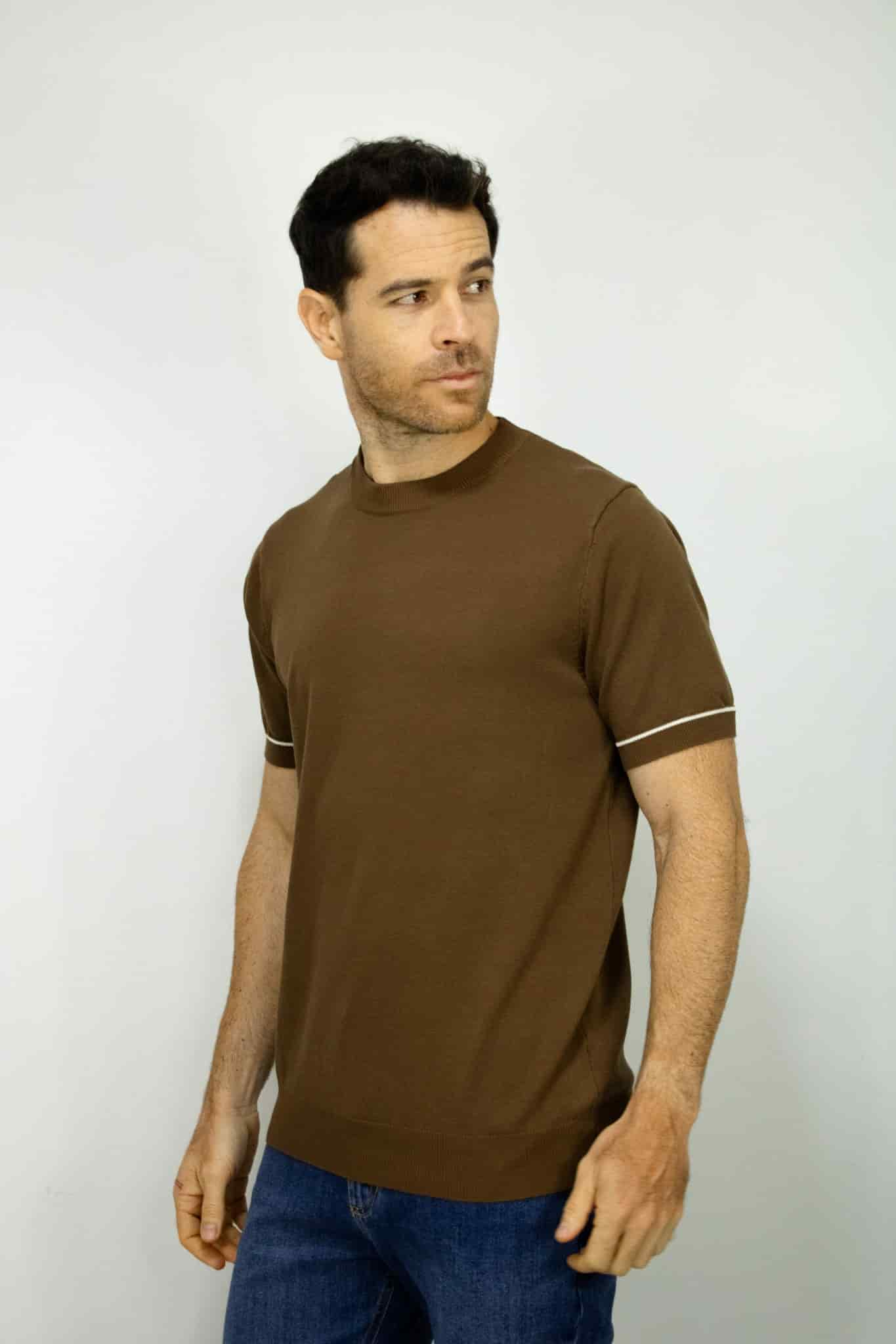 CAMISETA TEJIDA CAFE PARA HOMBRE - miniatura 2