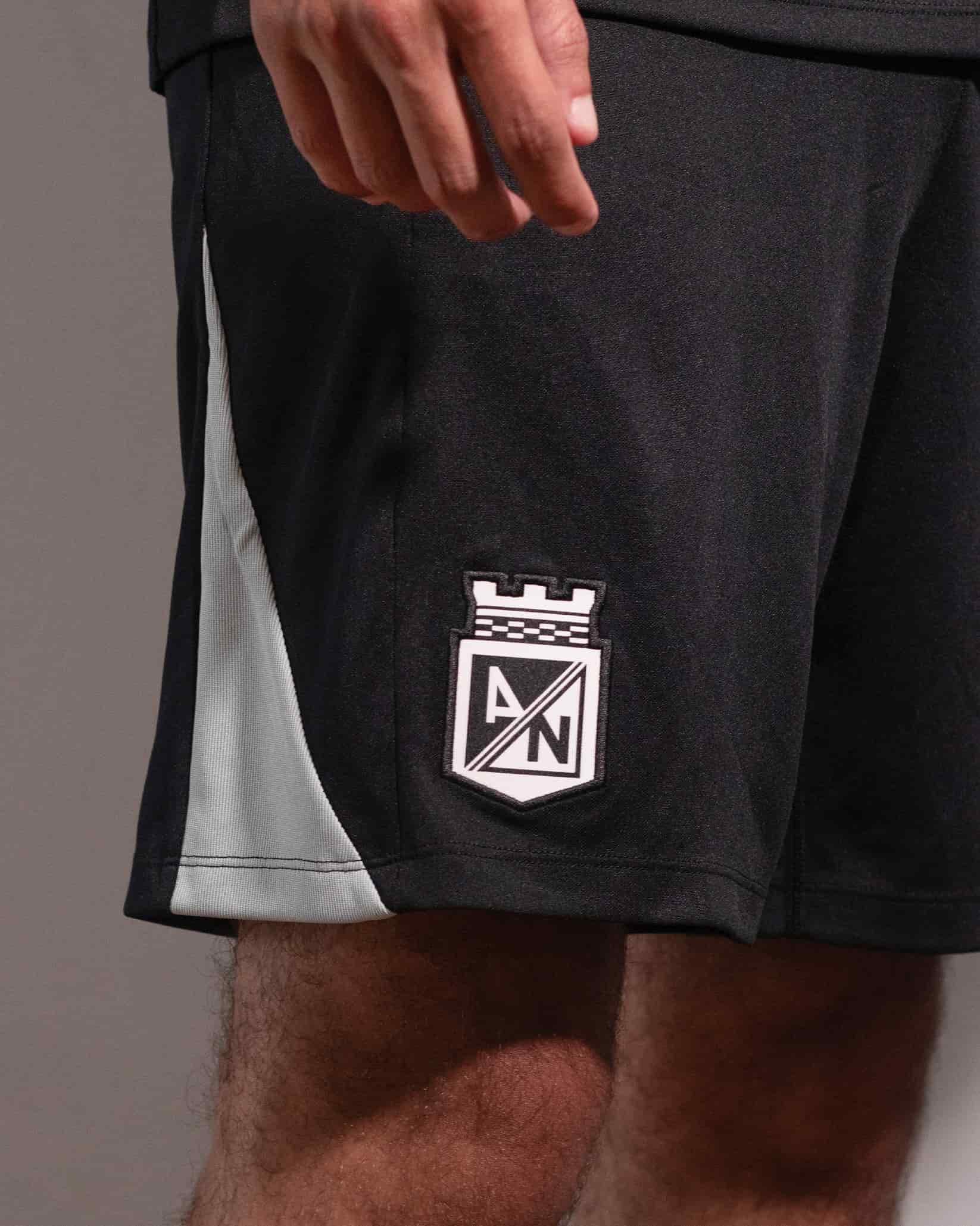 PANTALONETA PRESENTACION NEGRA NIKE 2026 HOMBRE - miniatura 1