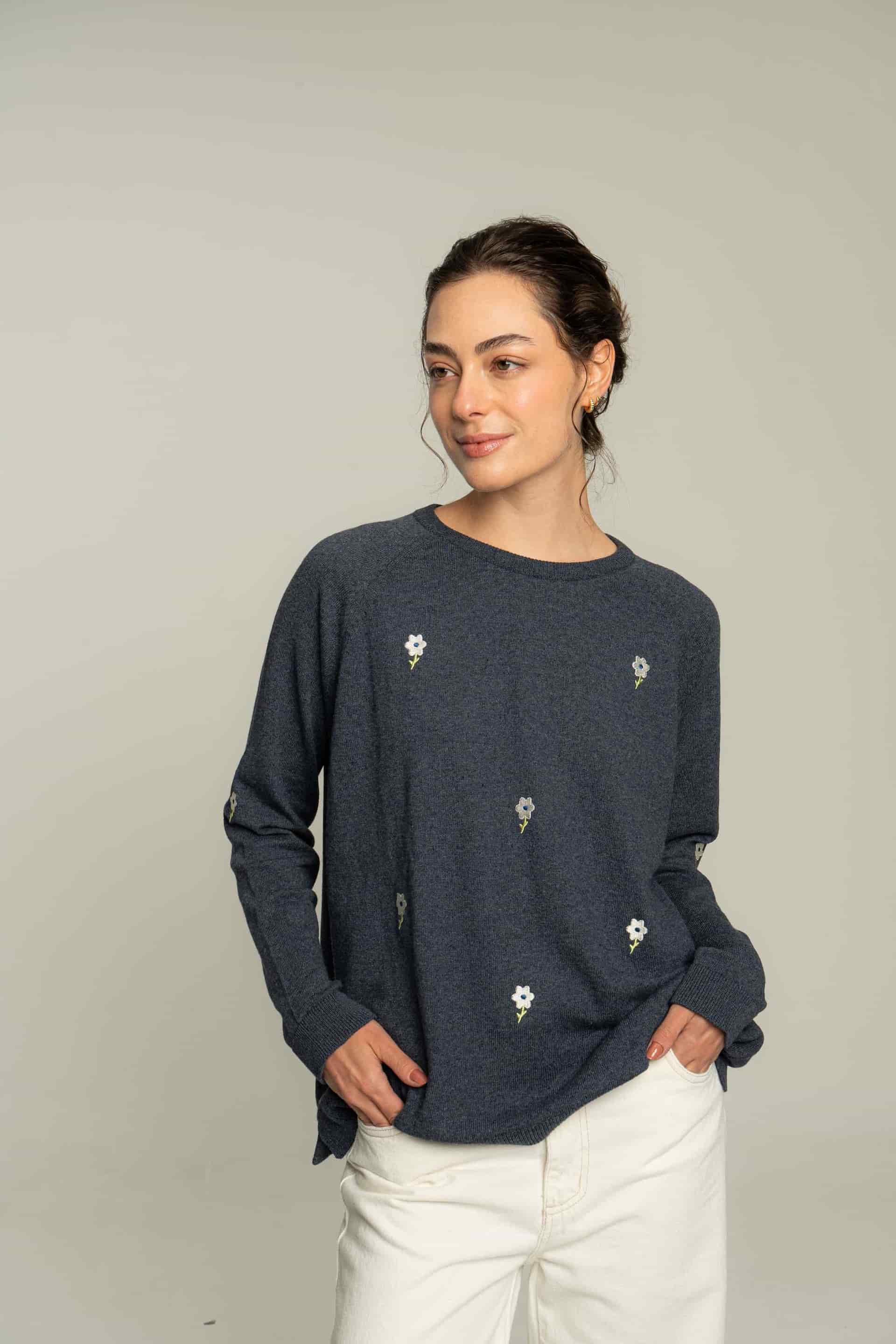 Sweater flores bordadas - azul petróleo - miniatura 3
