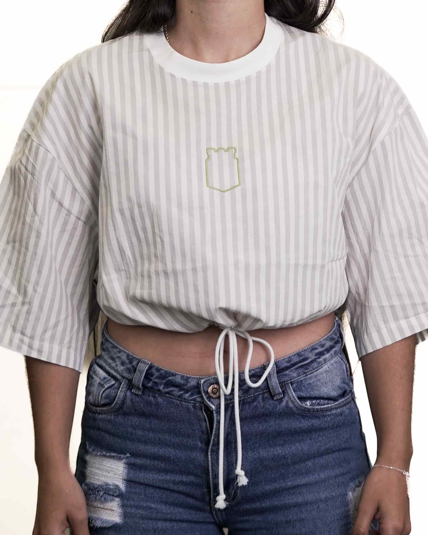 CAMISA BLANCA  RAYAS MUJER  NIKE - miniatura 2