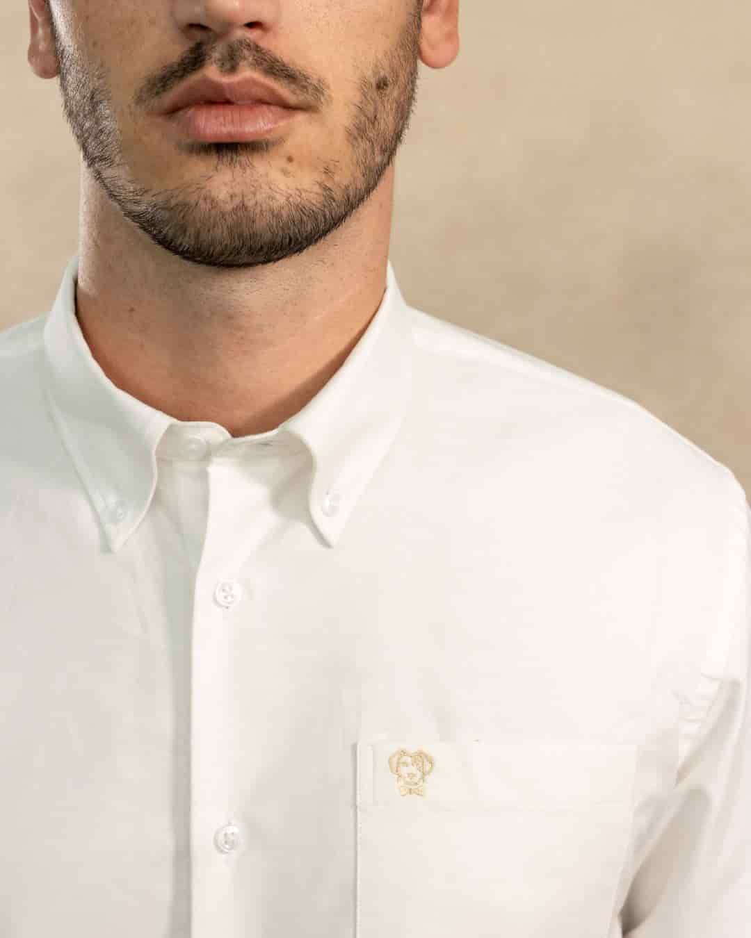 Camisa Antimanchas Oxford Blanca con Bolsillo Logo Contraste - Talla Regular - miniatura 2