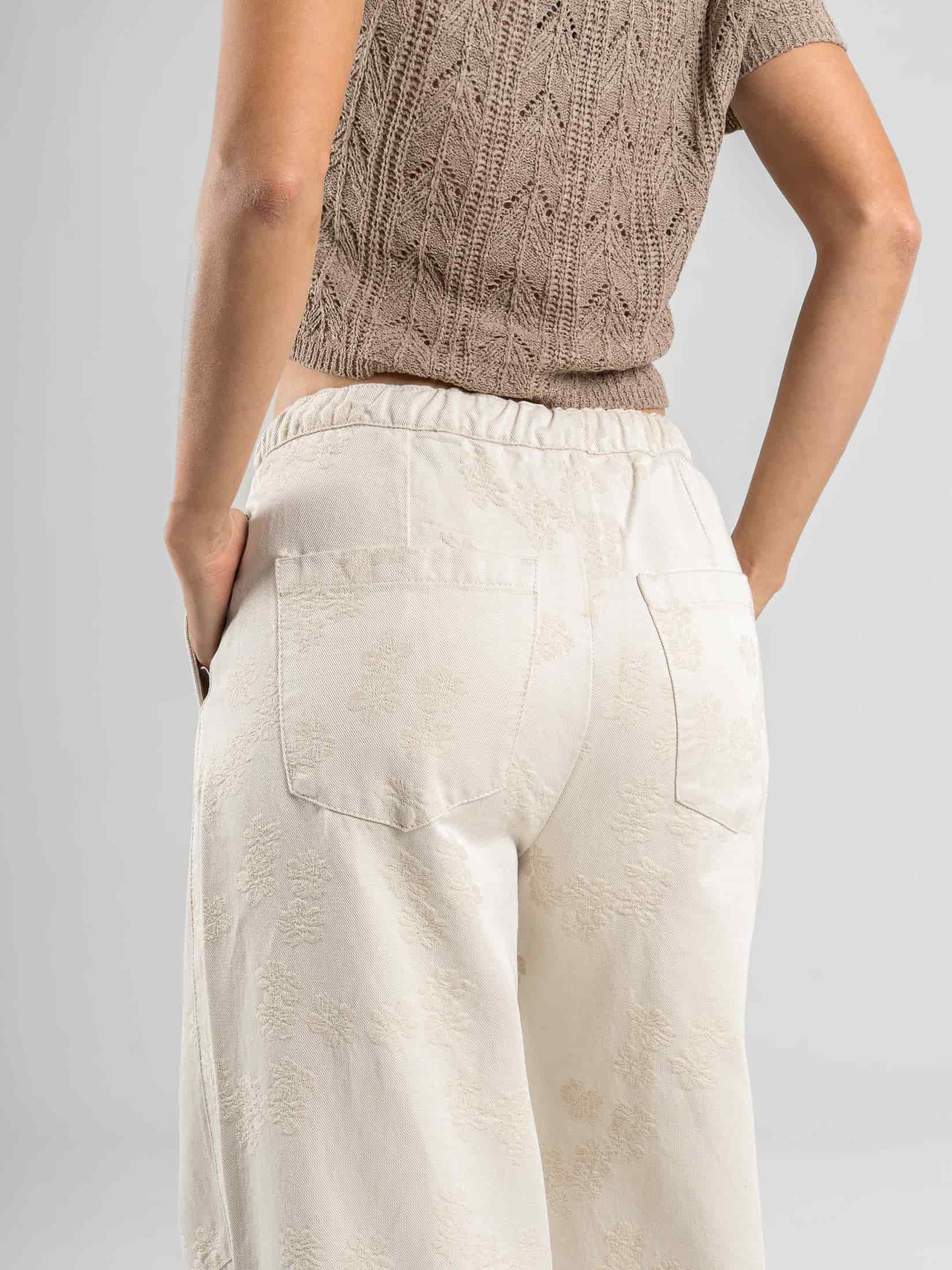 Ref: 0620407 Pantalón mom flare, rígido, tiro alto, detalle de tela bordada, pretina resortada,  tono natural - miniatura 3