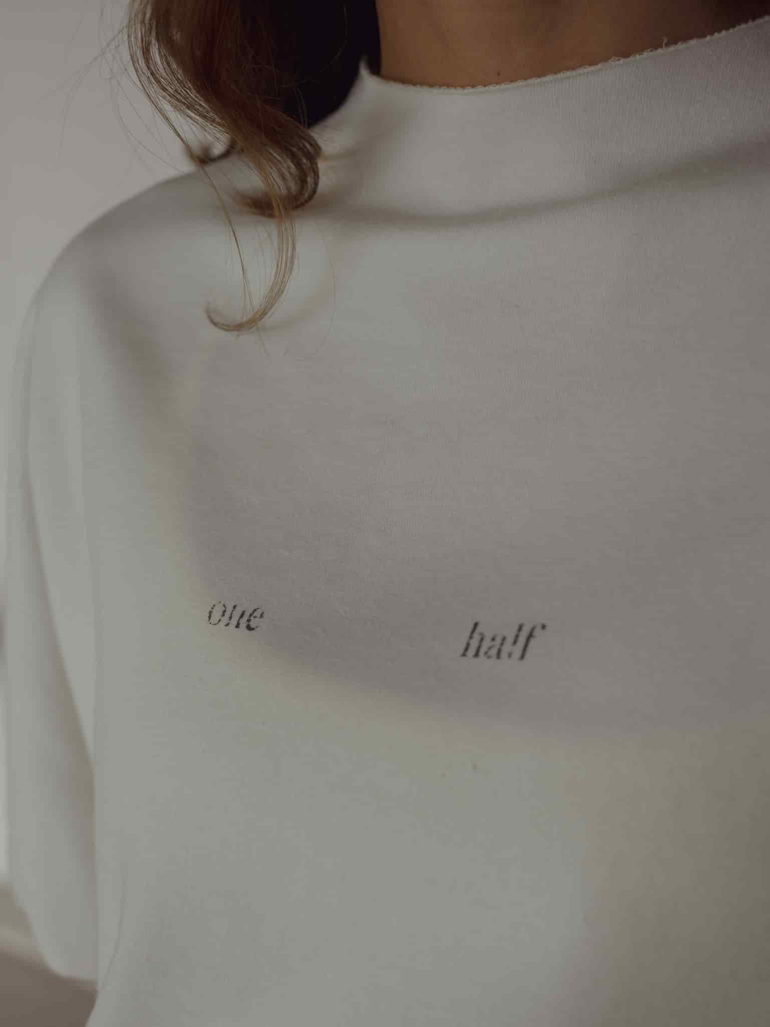 ONE HALF ROLLED SLEEVE T-SHIRT - SOFT WHITE - miniatura 5