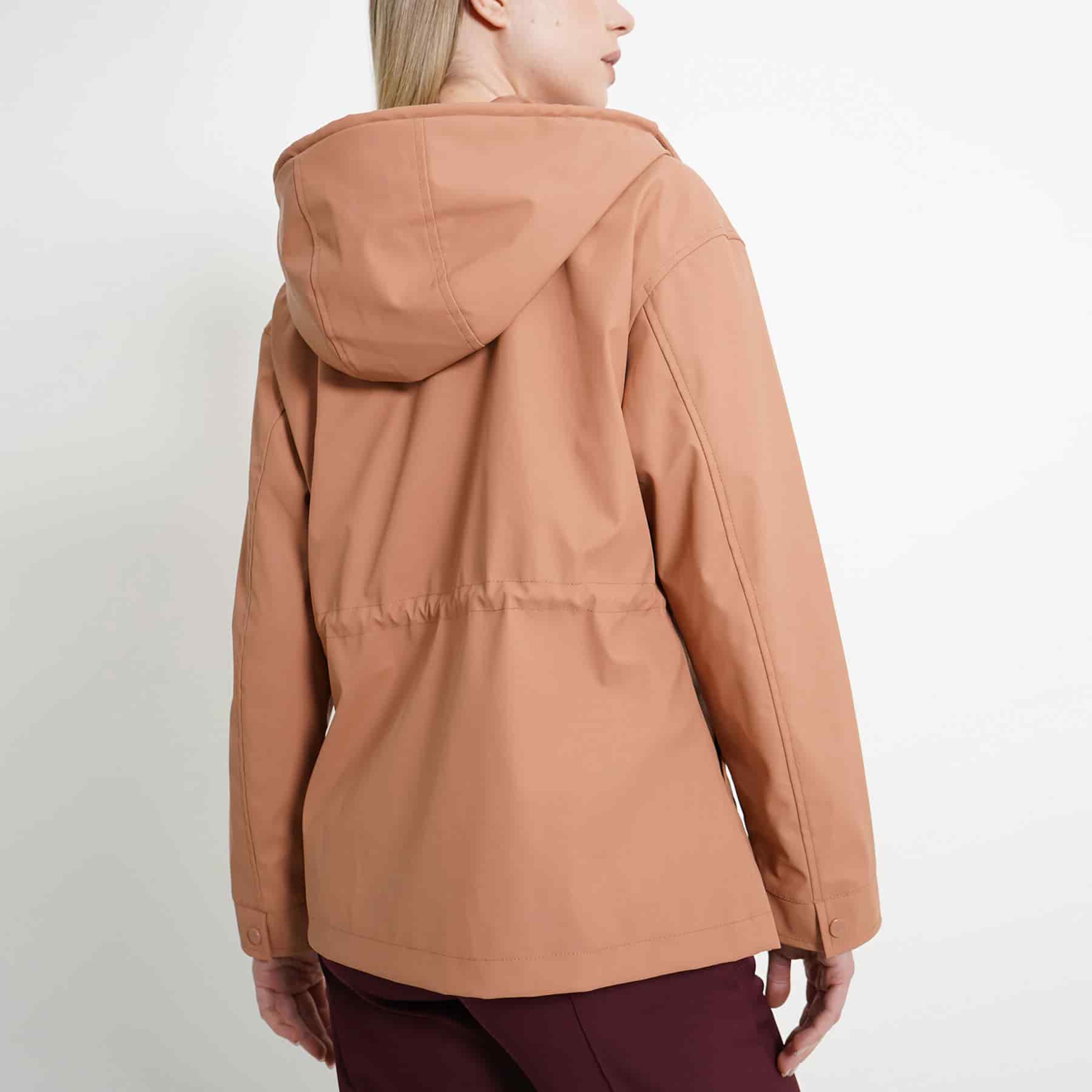 Chaqueta raincoat impermeable con capucha y ajuste en cintura - miniatura 10
