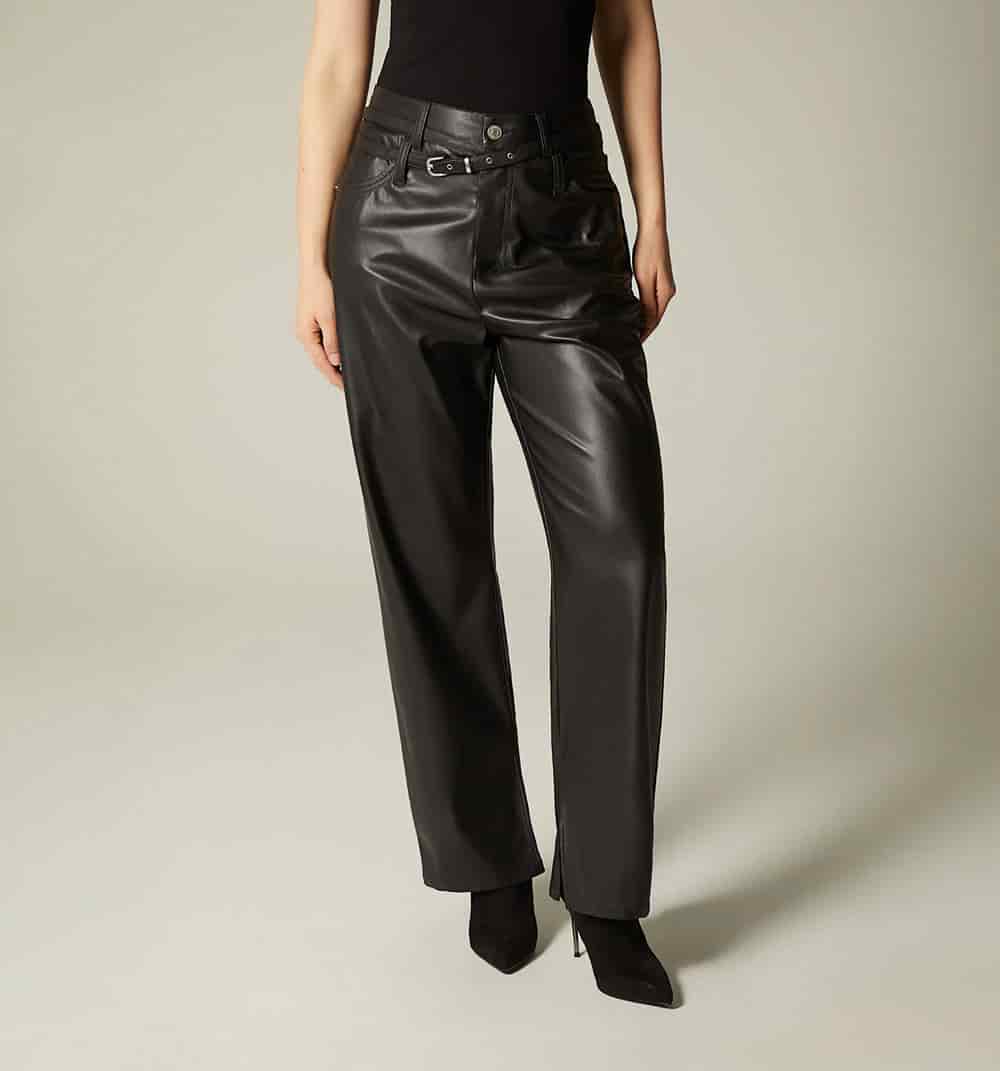 Pantalon loose fit correa en pu - miniatura 2