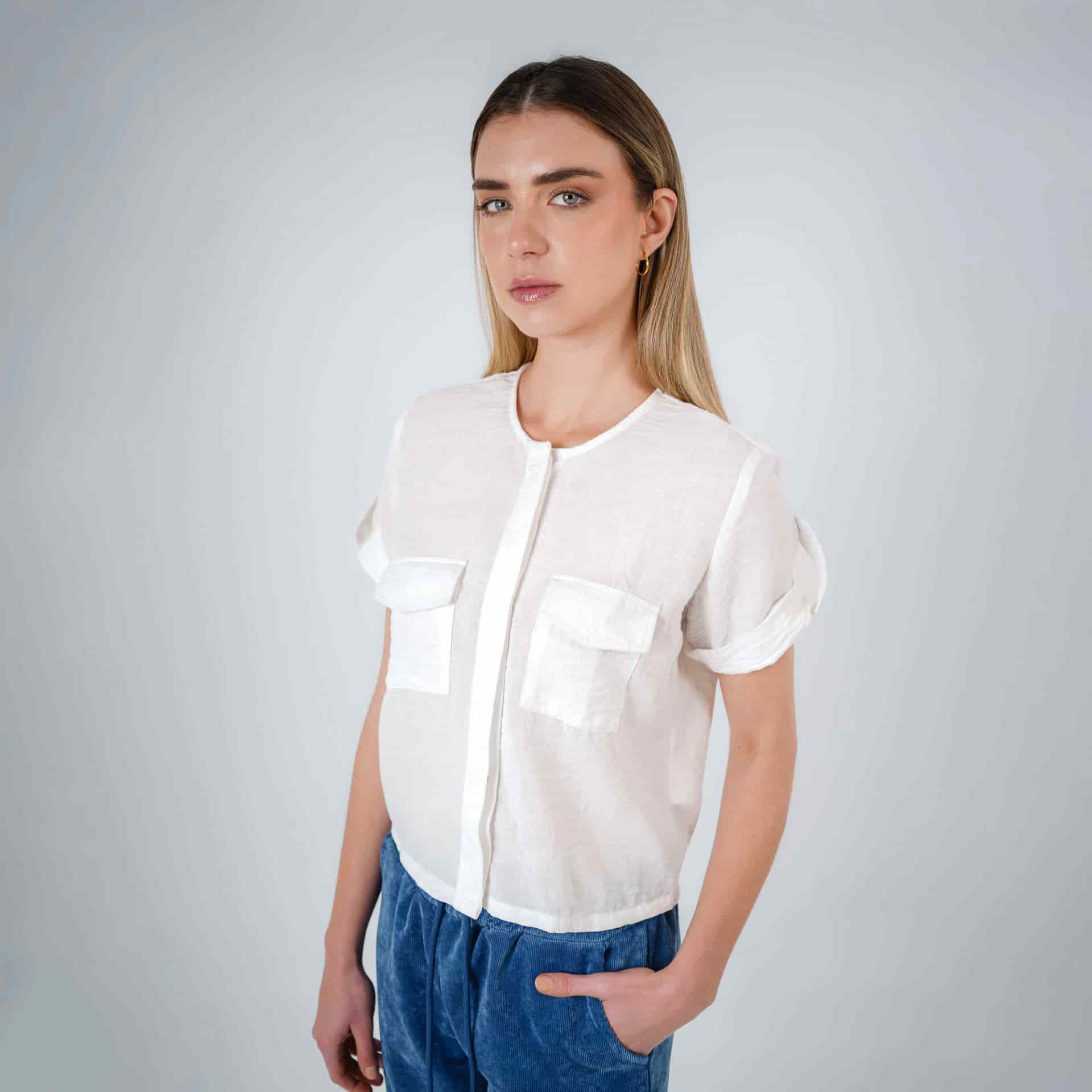 Blusa abierta escote redondo manga corta con charreteras - miniatura 1