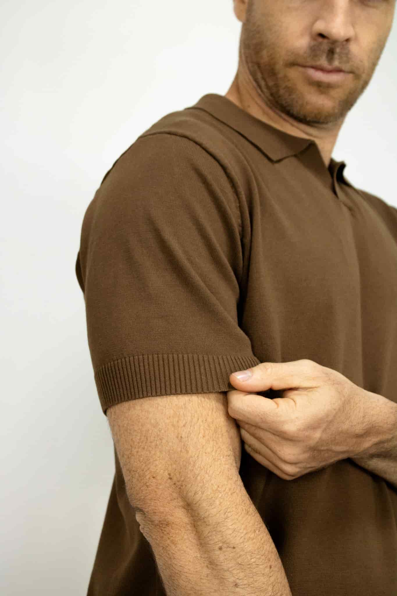 POLO TEJIDA CAFE PARA HOMBRE - miniatura 4