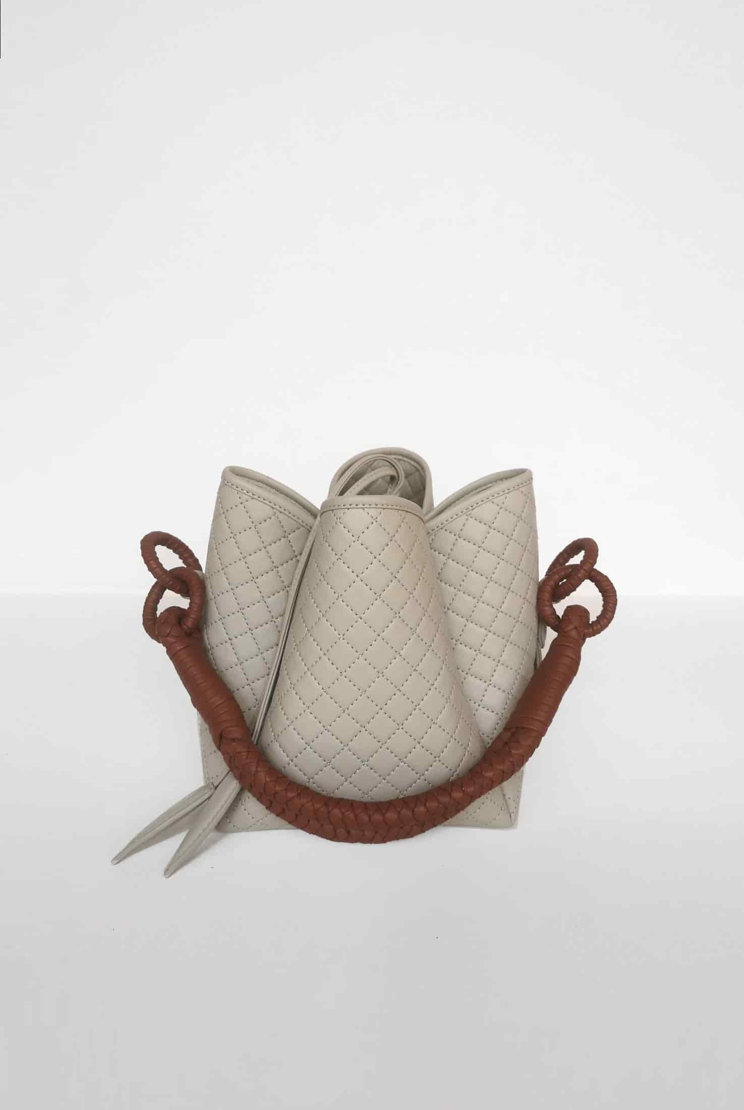 Tulip Mini Bucket Bag, Off-white & Brandy - miniatura 1