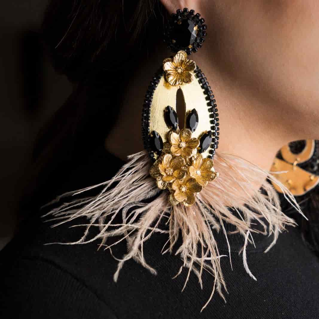 Gold & Black Feather Earrings - miniatura 3