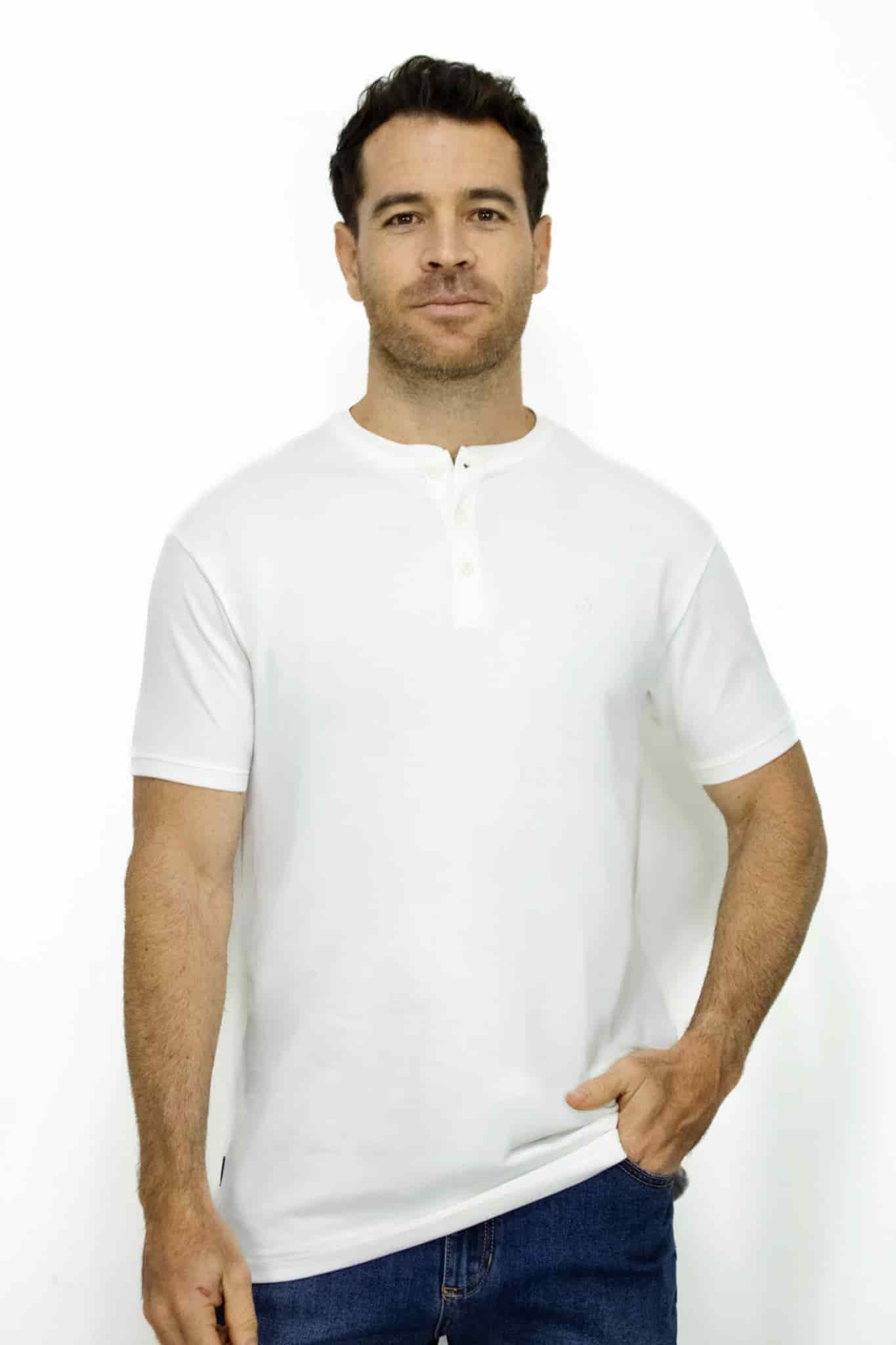 Camiseta Cuello Henley Manga Corta Blanca para Hombre - miniatura 1