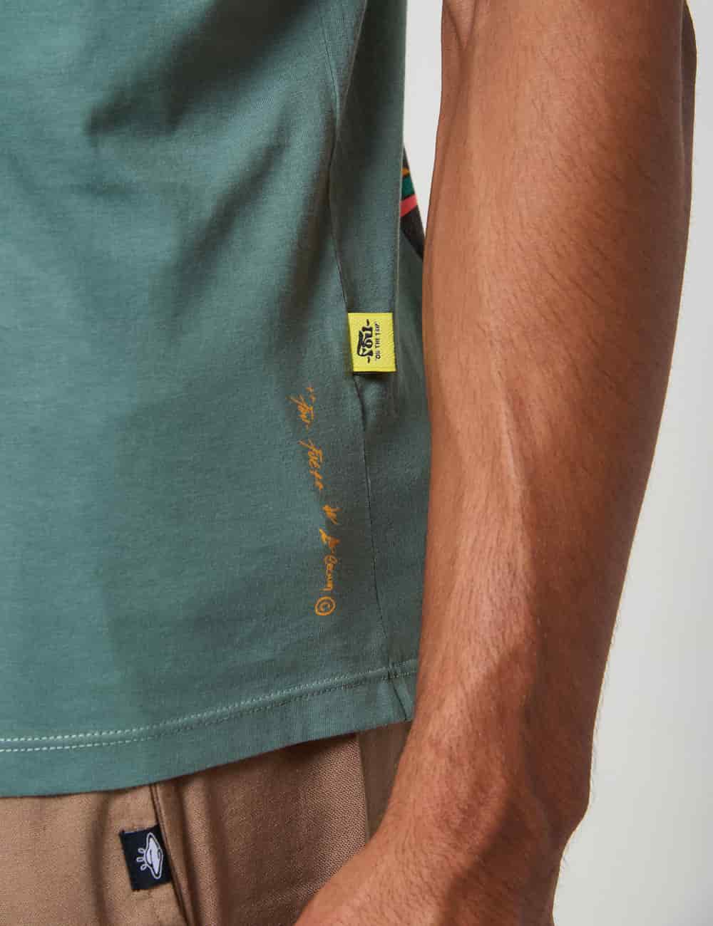 Camiseta Regular Fit Littler Wing verde pino Unisex - miniatura 3