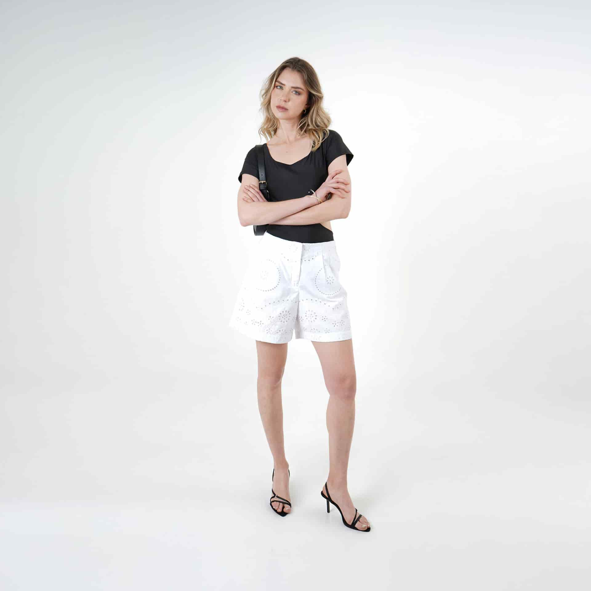 Short ancho en ojalillo con prenses - miniatura 4