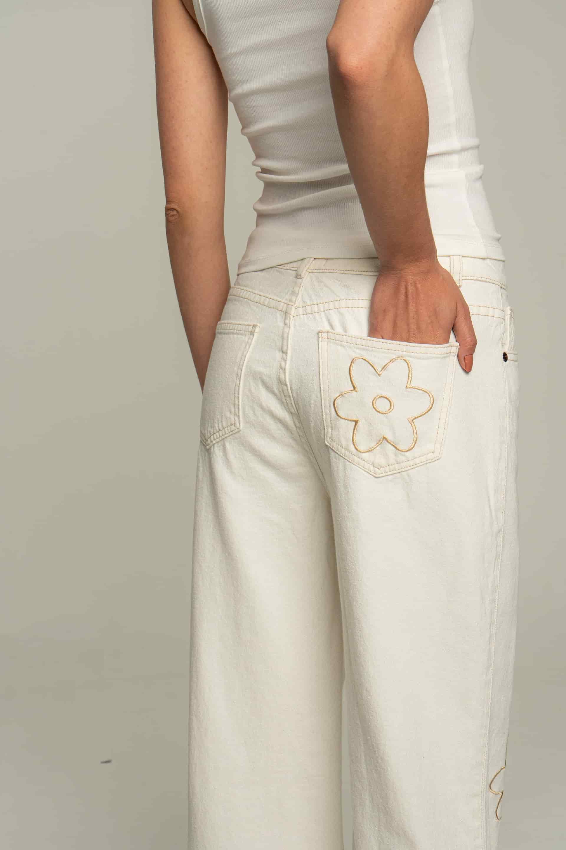 Jeans Flor Bordada Crudo - miniatura 11