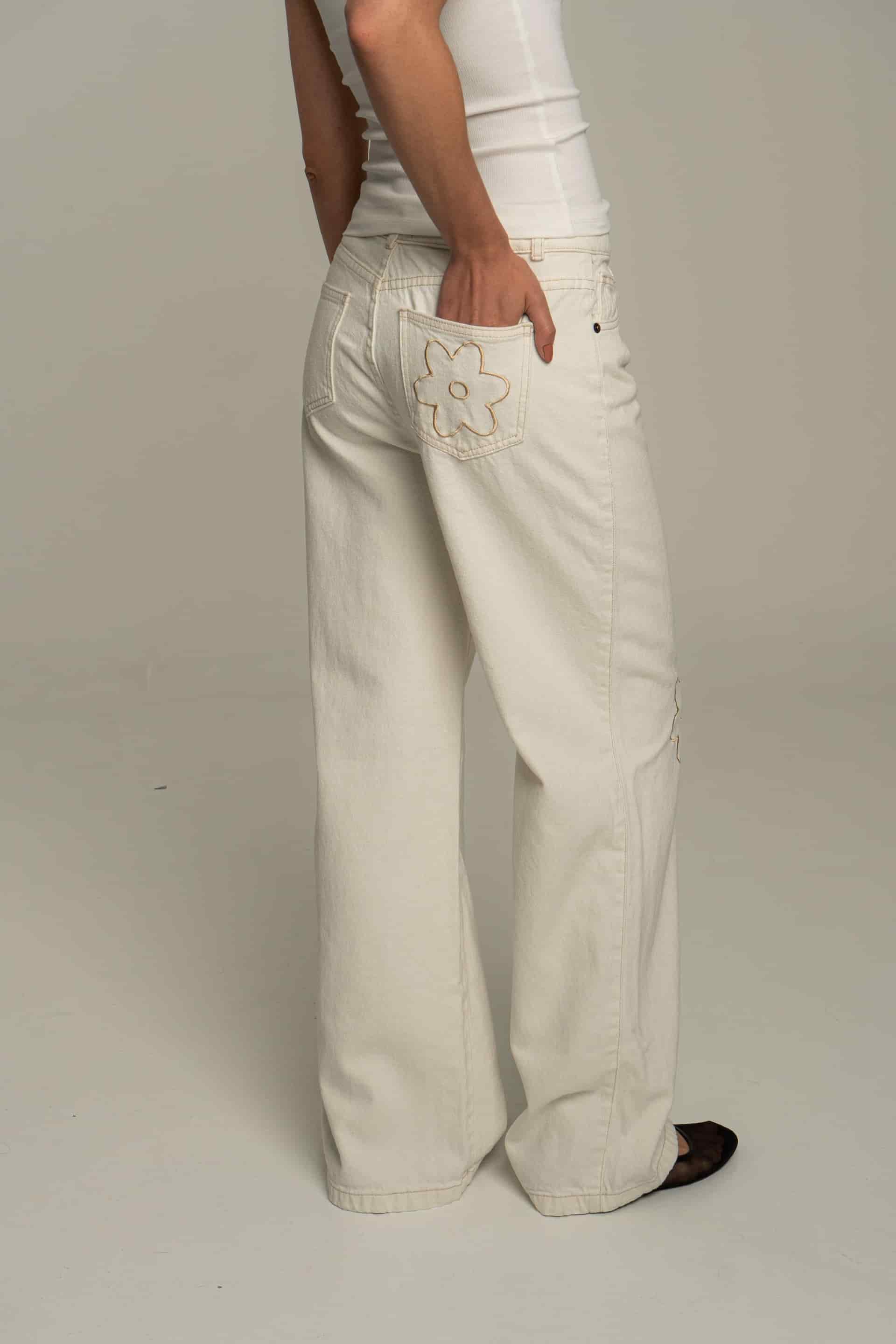 Jeans Flor Bordada Crudo - miniatura 13