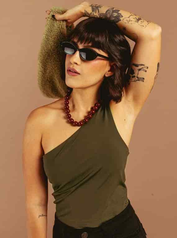 BLUSA ASIMÉTRICA VERDE OLIVO - miniatura 1