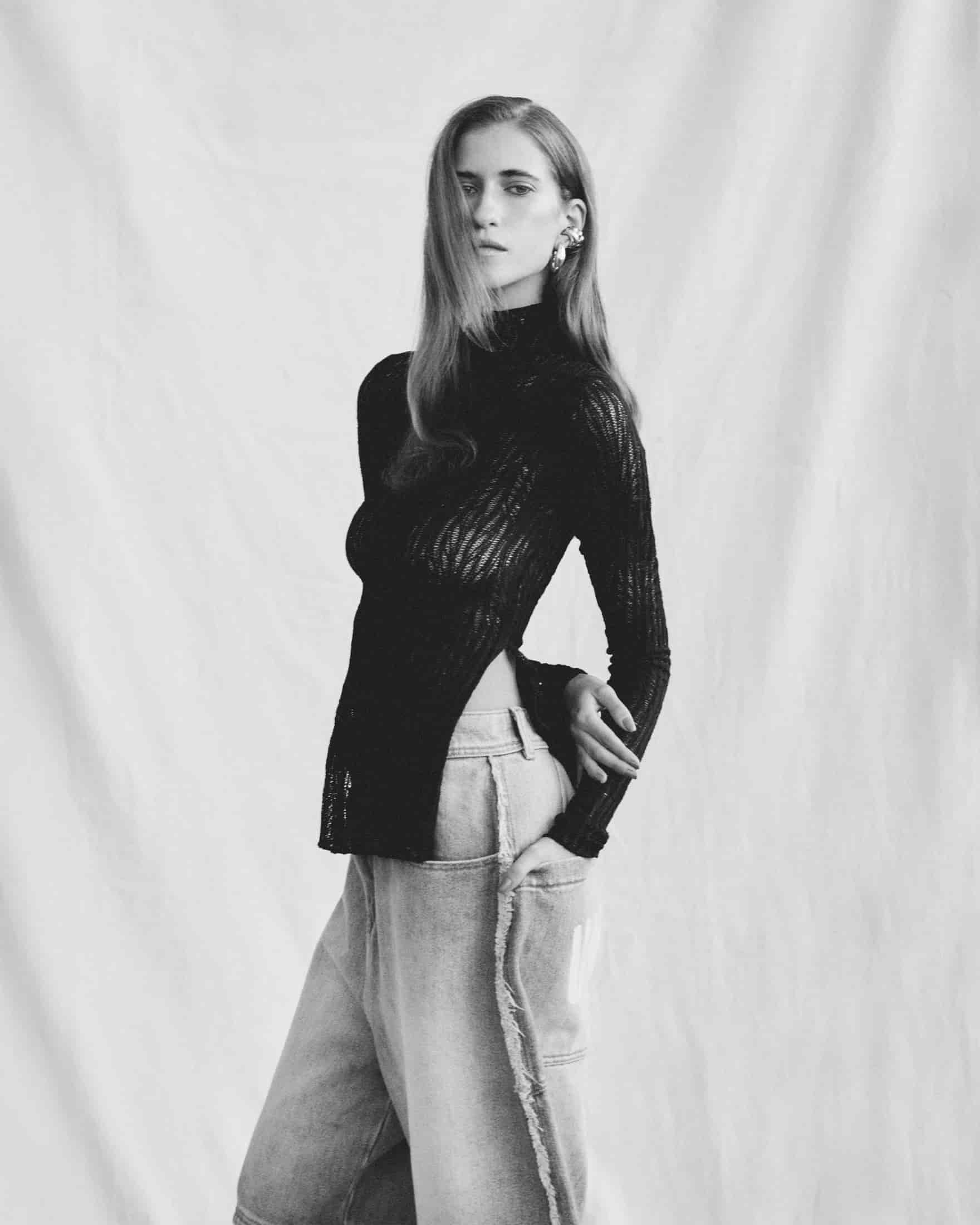 Basics Turtle Neck Top Transparent Black - miniatura 2
