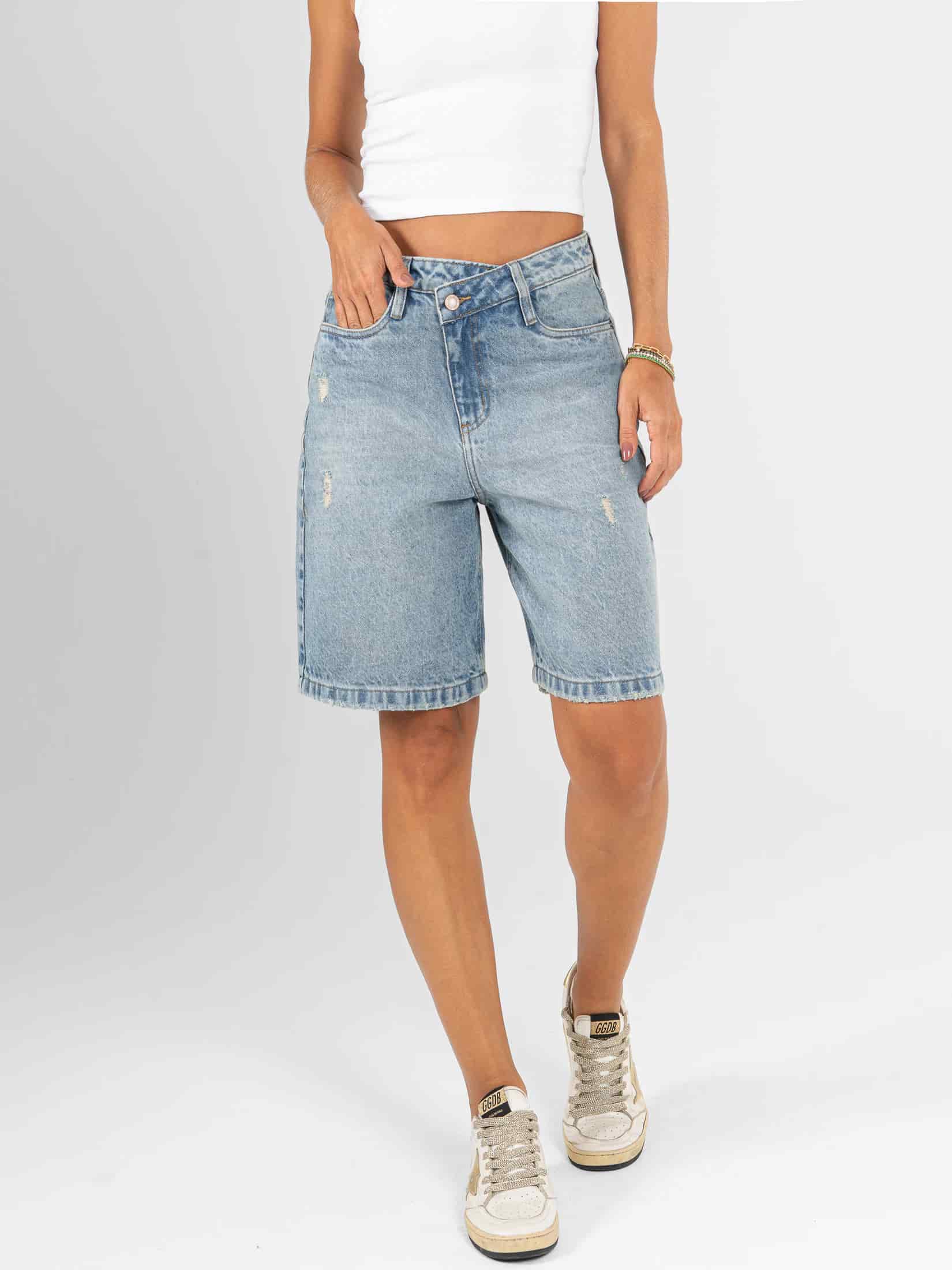Ref: 066522 Bermuda en denim rígido, tiro alto, detalle en pretina, tono azul medio - miniatura 1