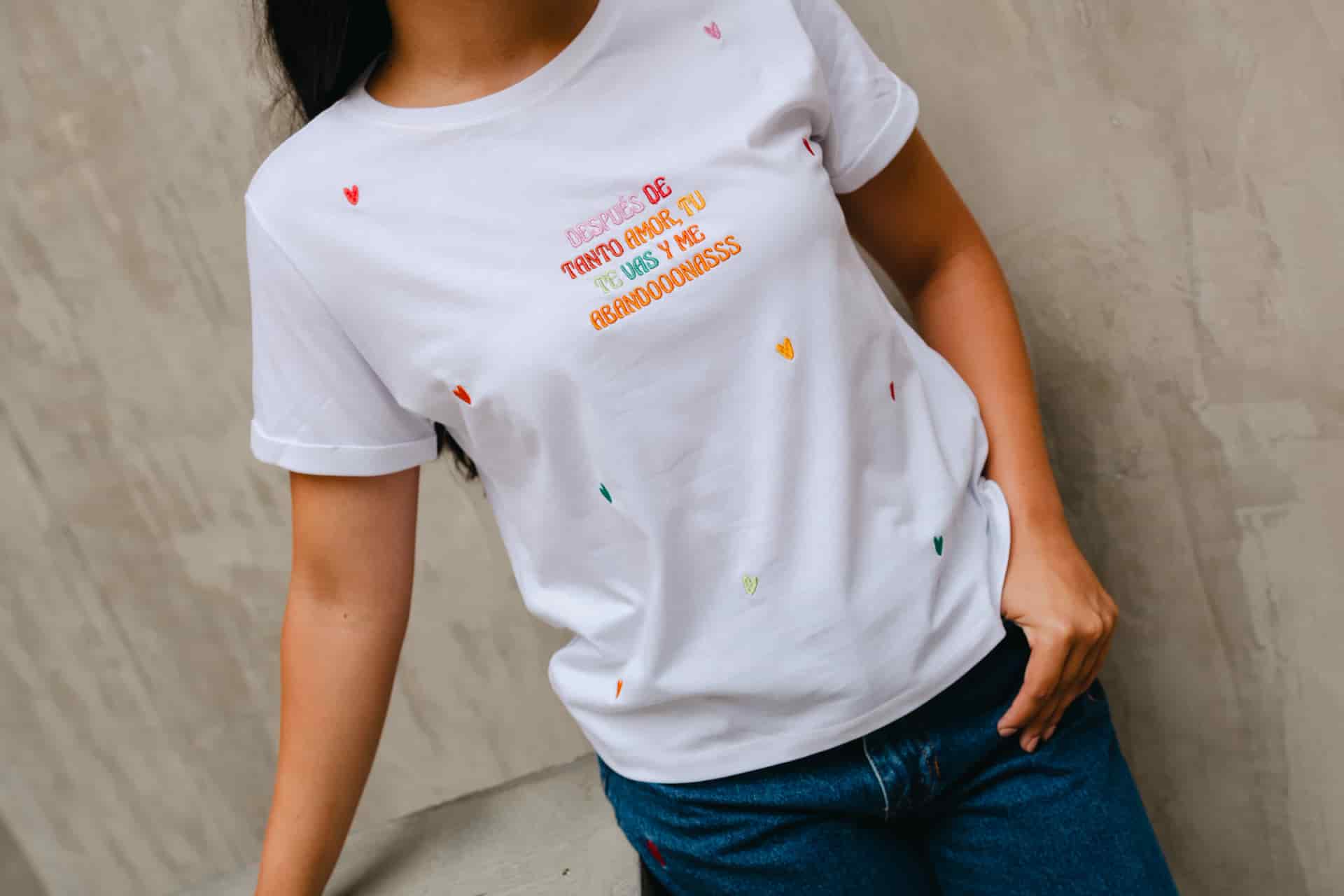 Después De Tanto Amor Embroidered Oversized Tee - miniatura 2