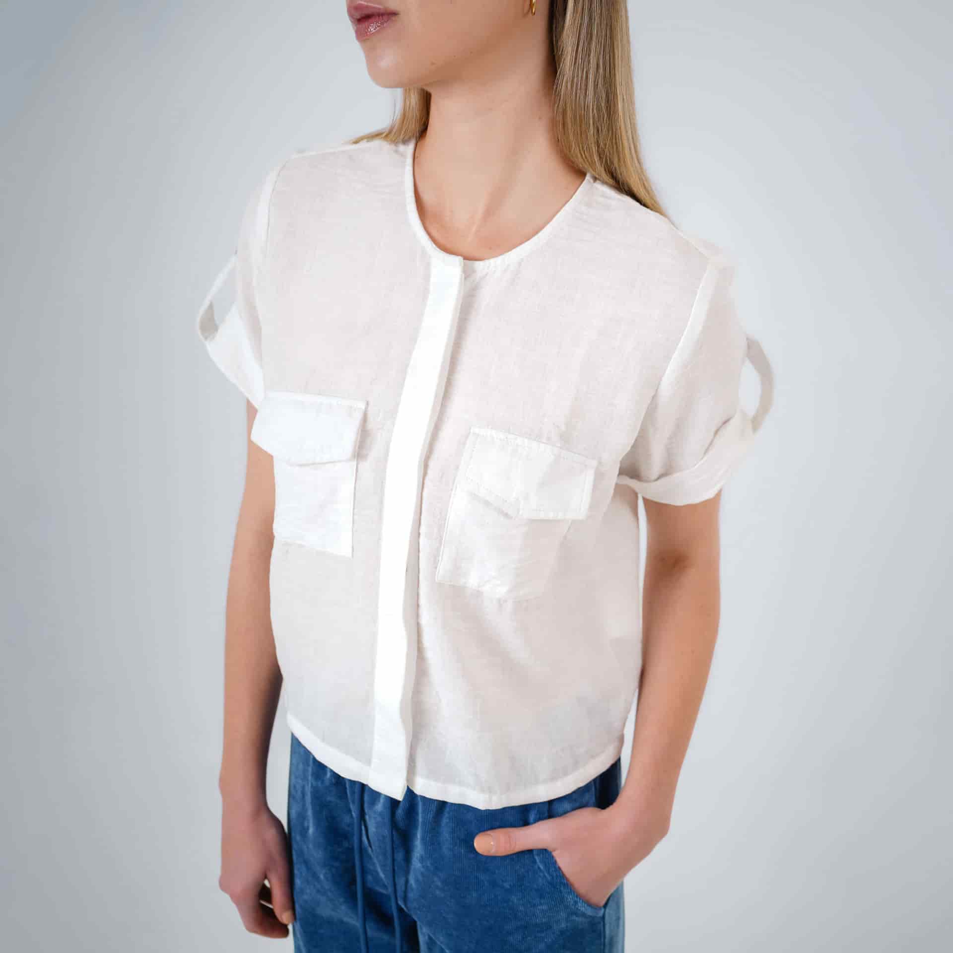 Blusa abierta escote redondo manga corta con charreteras - miniatura 2
