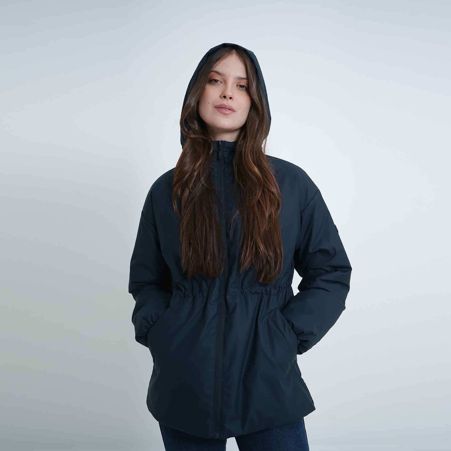 Chaqueta acolchada con capucha y ajuste en cintura - miniatura 10