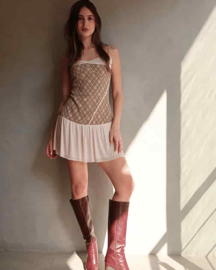 VESTIDO MINIPLAID DE CUADROS CON CORSET CREMA - miniatura 3