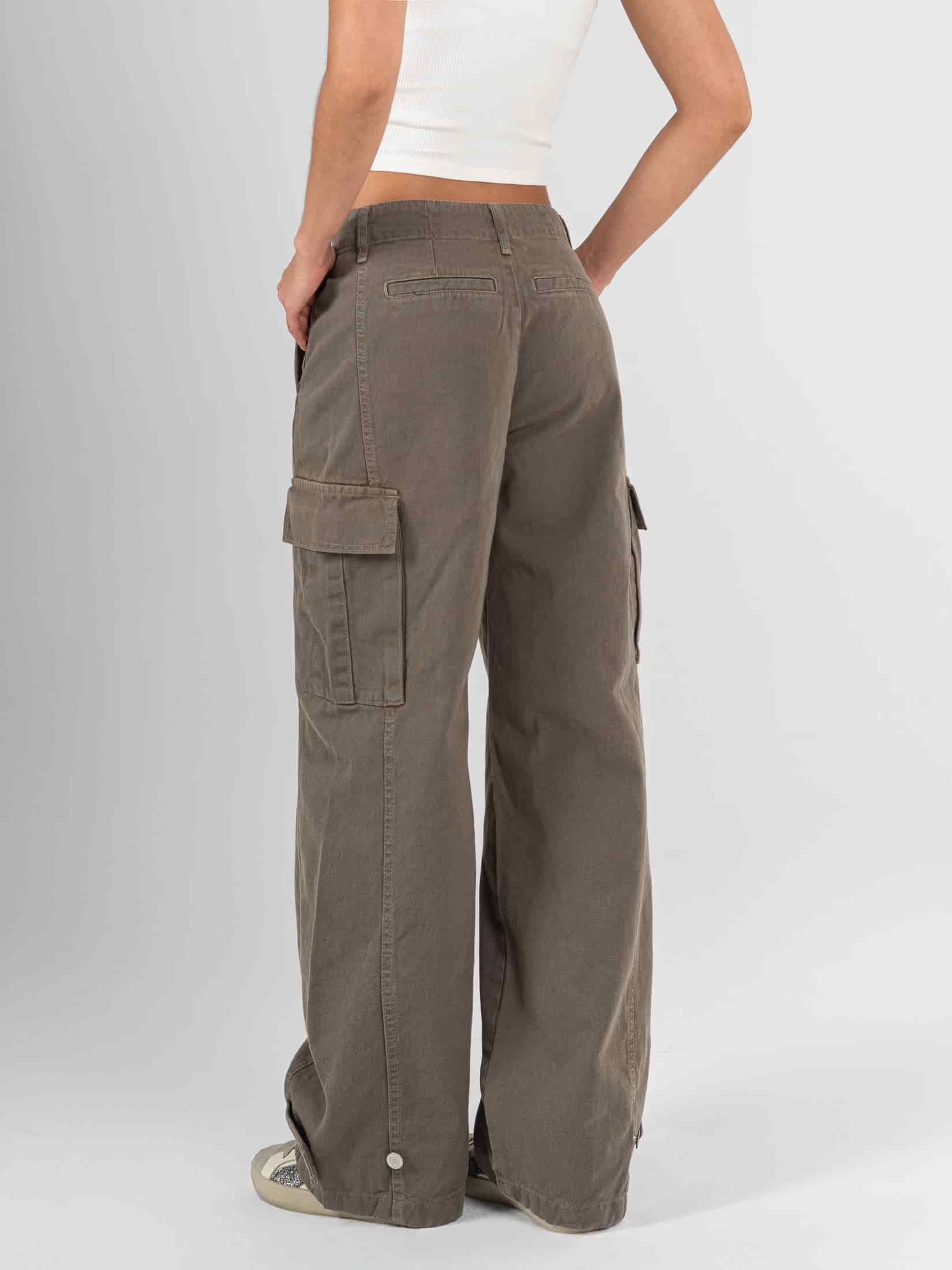 Ref: 0620485 Pantalón Cargo rígido, tiro alto, tono verde, diseño con bolsillos laterales - miniatura 2