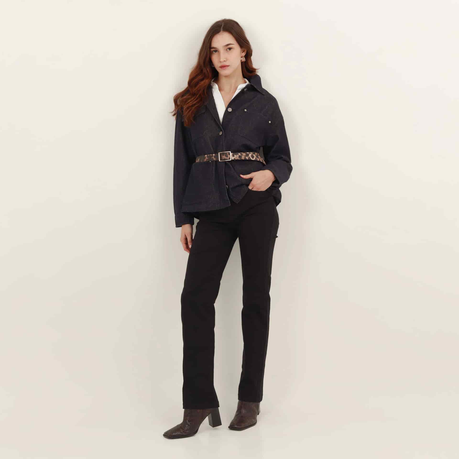 Chaqueta acolchada con capucha y ajuste en cintura - miniatura 17