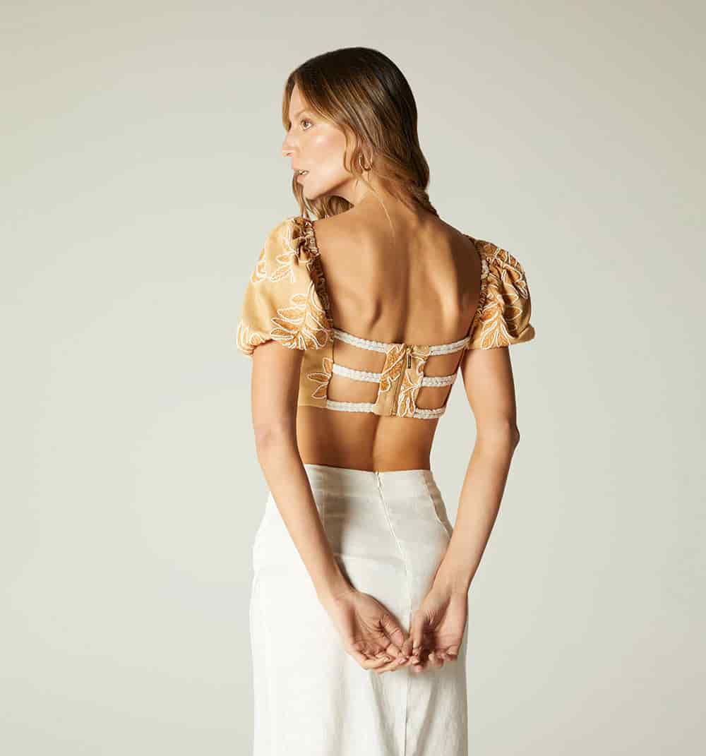 Blusa crop manga corta con detalle en espalda - miniatura 4