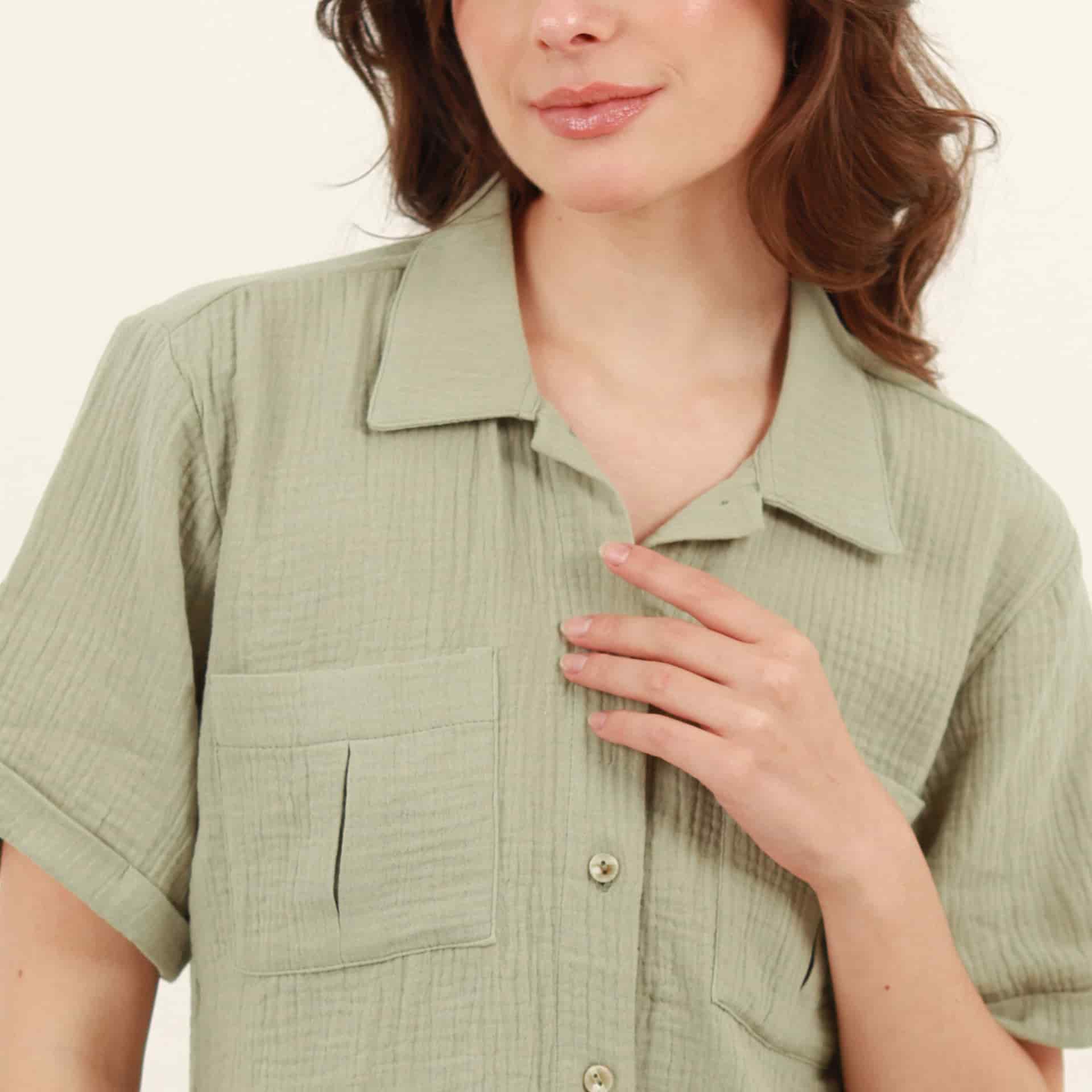 Blusa abierta cuello sport manga corta con bolsillos - miniatura 12