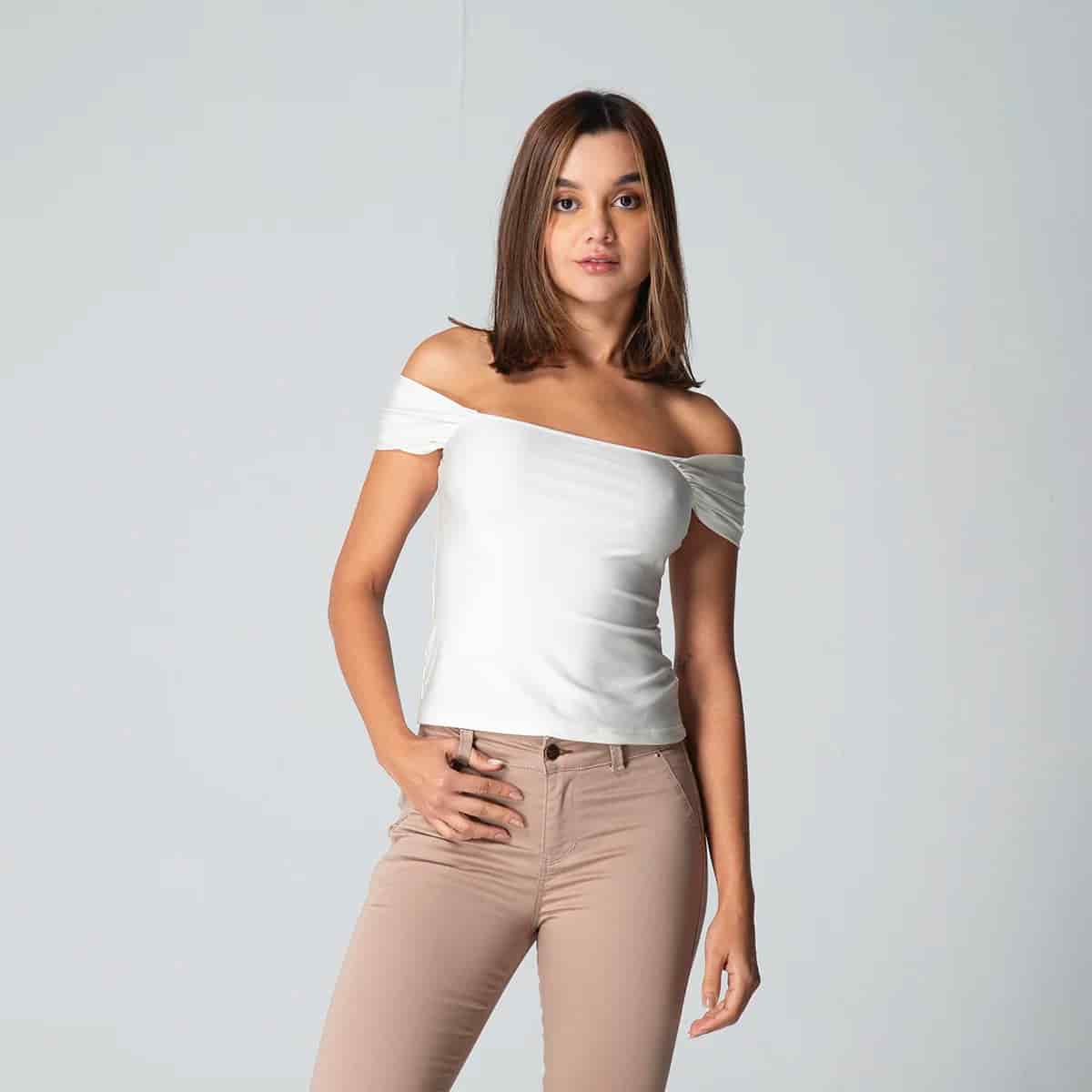Blusa Slim Escote Bandeja Nova - miniatura 3