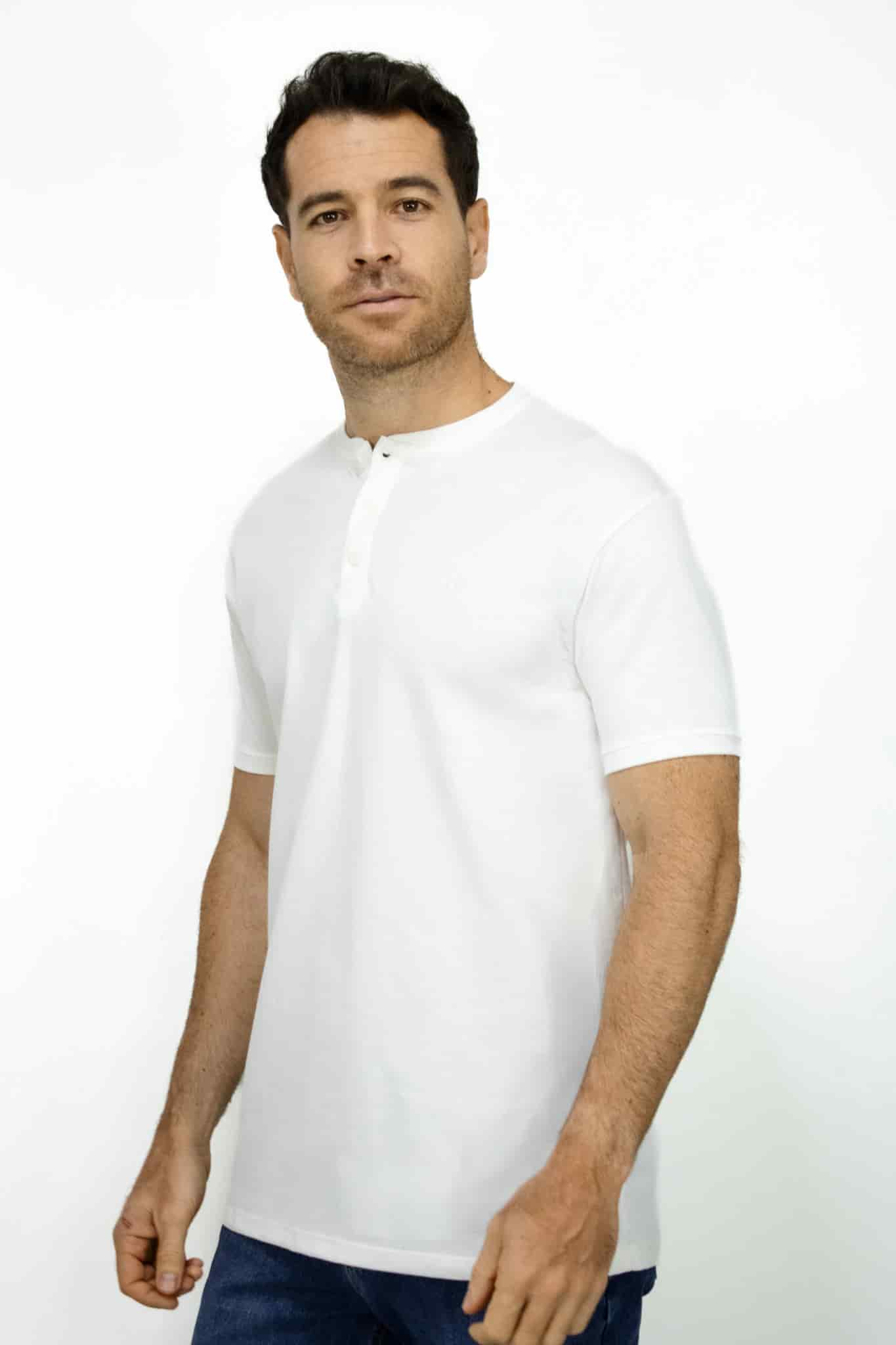 Camiseta Cuello Henley Manga Corta Blanca para Hombre - miniatura 2