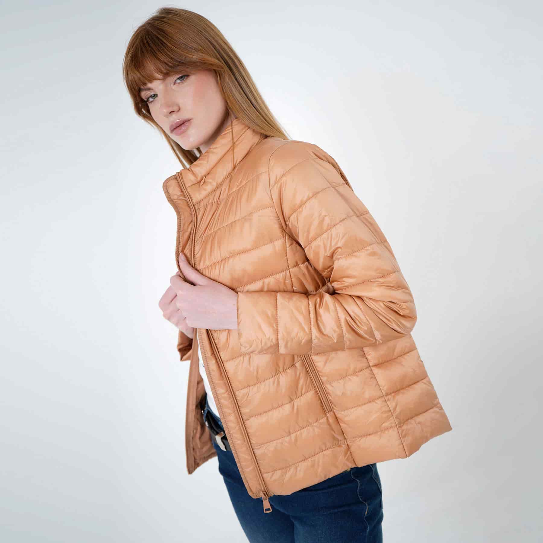 Chaqueta acolchada cuello alto con capucha interna - miniatura 36
