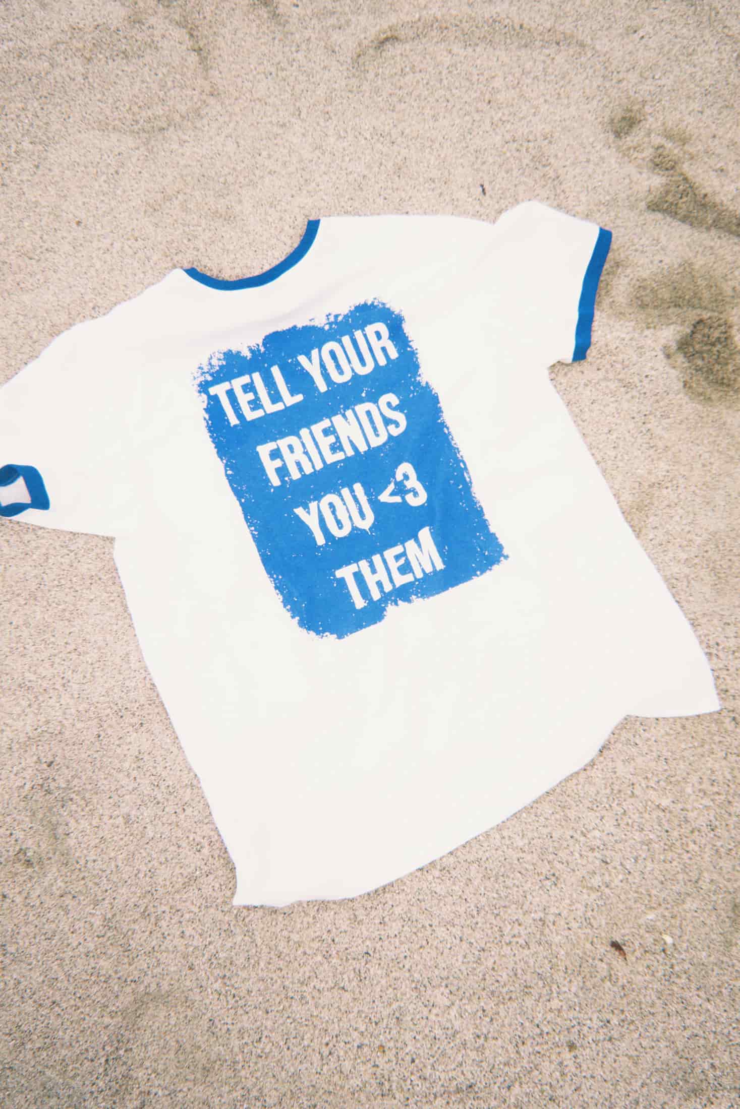 Camiseta "Tell your friends you <3 them" - miniatura 5