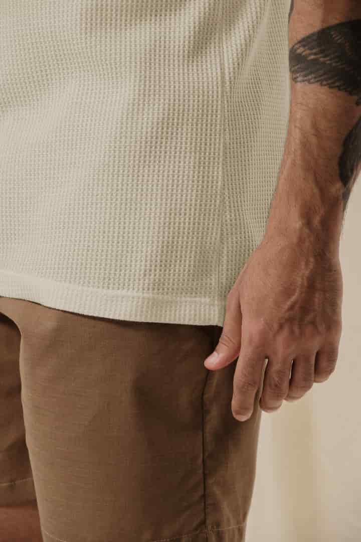 Camiseta texturizada beige - miniatura 3