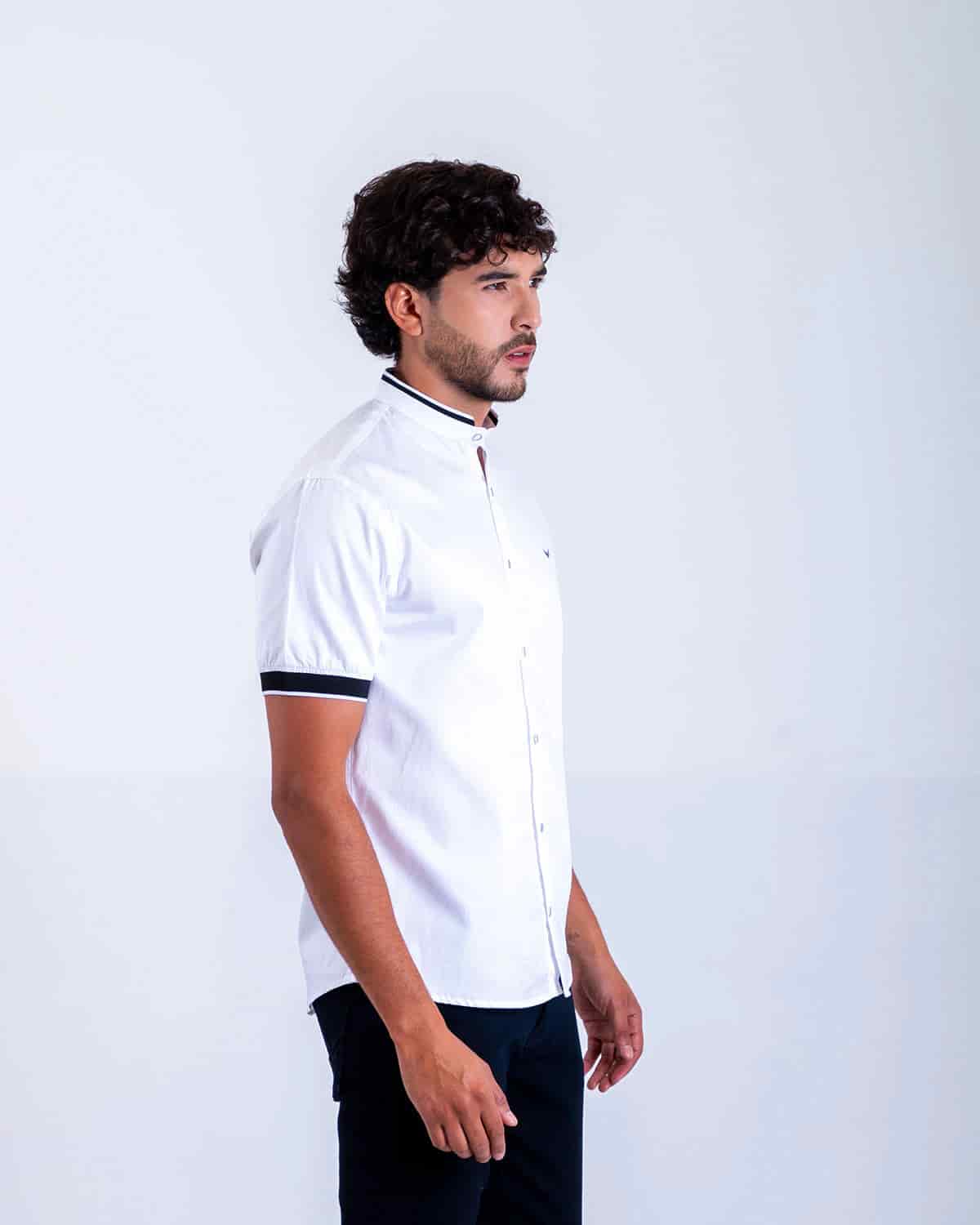 Camisa slim blanca manga corta para hombre - miniatura 2
