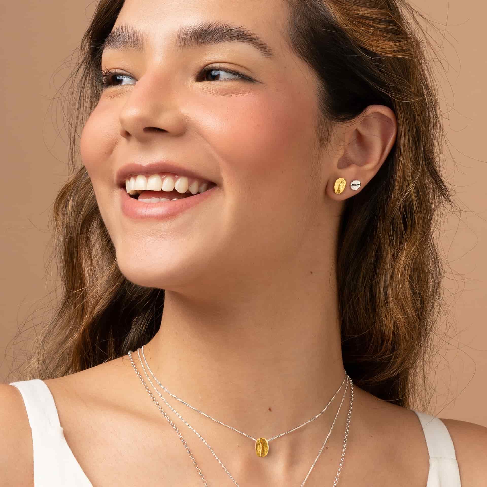 Collar Café Caturra con cadena sencilla corta (45cm) en plata con baño de oro - miniatura 2