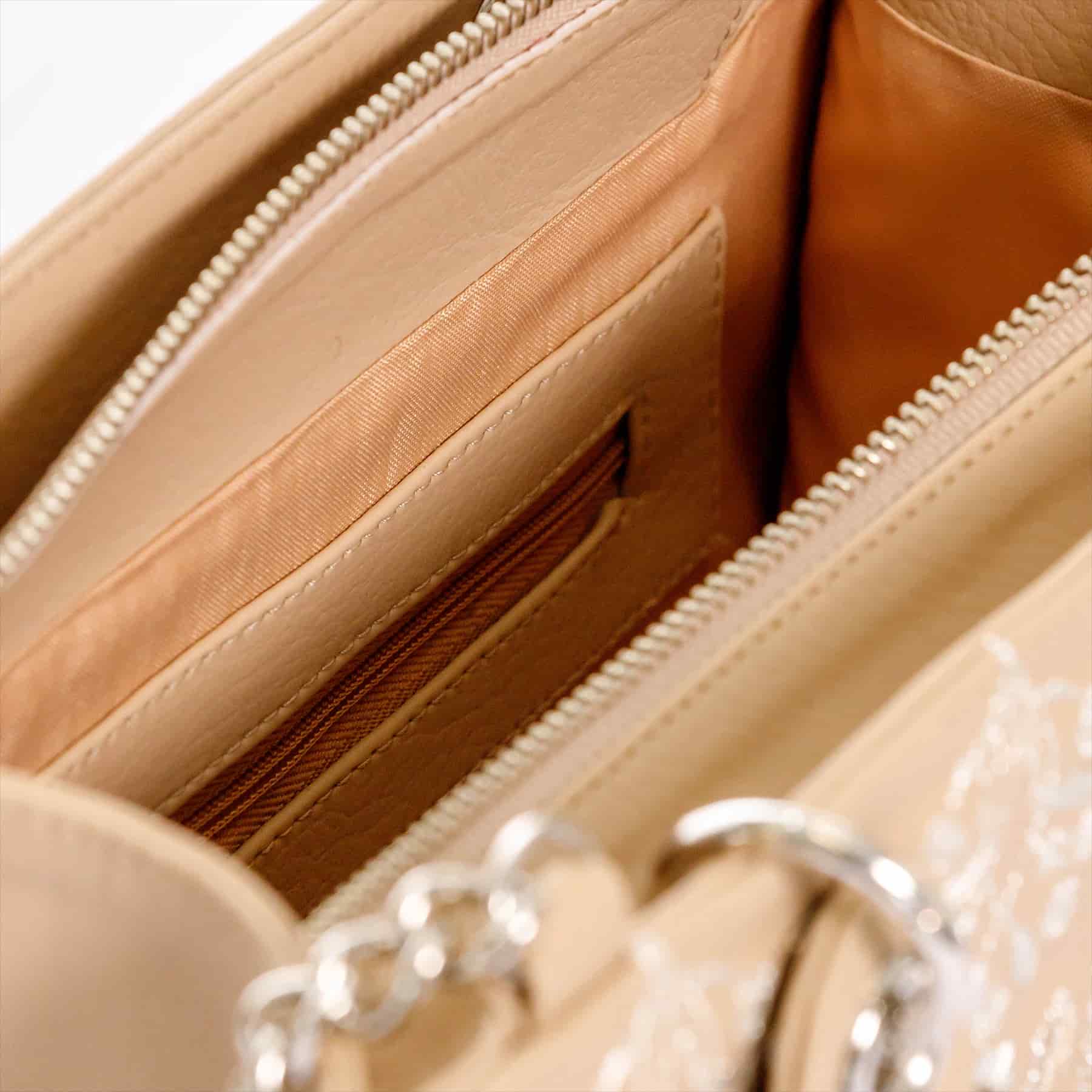 Cartera Para Mujer Mini España Beige Con Cargadera En Cadena - miniatura 4
