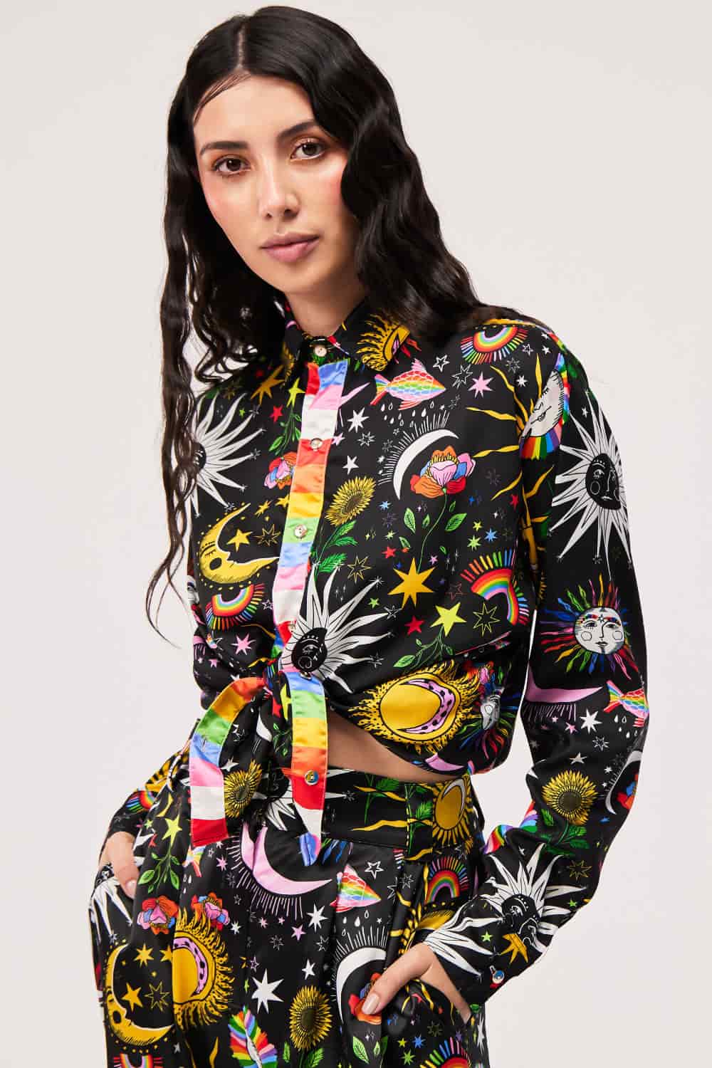 Camisa Manga Larga Unisex / Estampado Madre Luna, Padre Sol Negra - miniatura 2
