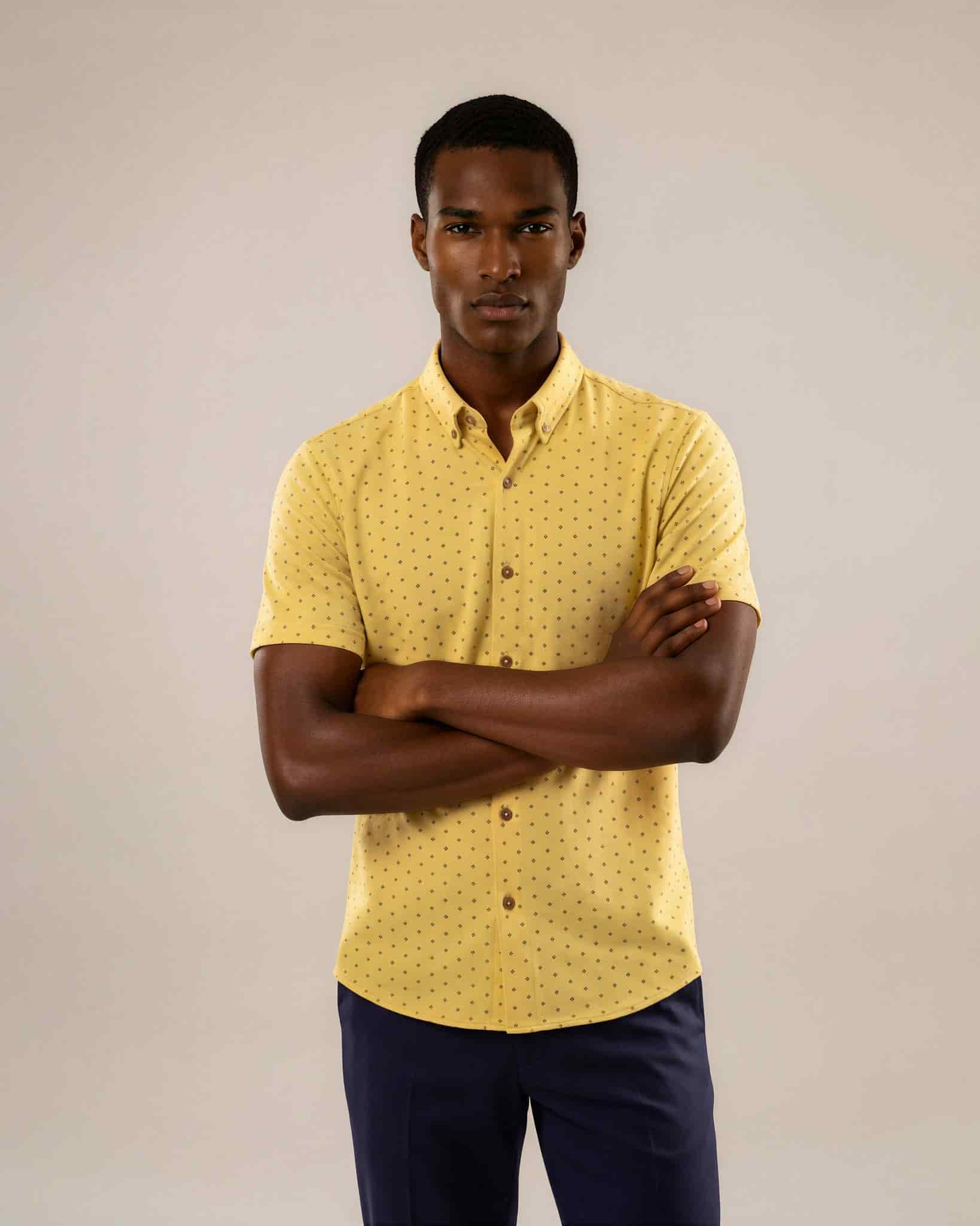 Camisa en tejido de punto con mini prints amarillo - miniatura 1