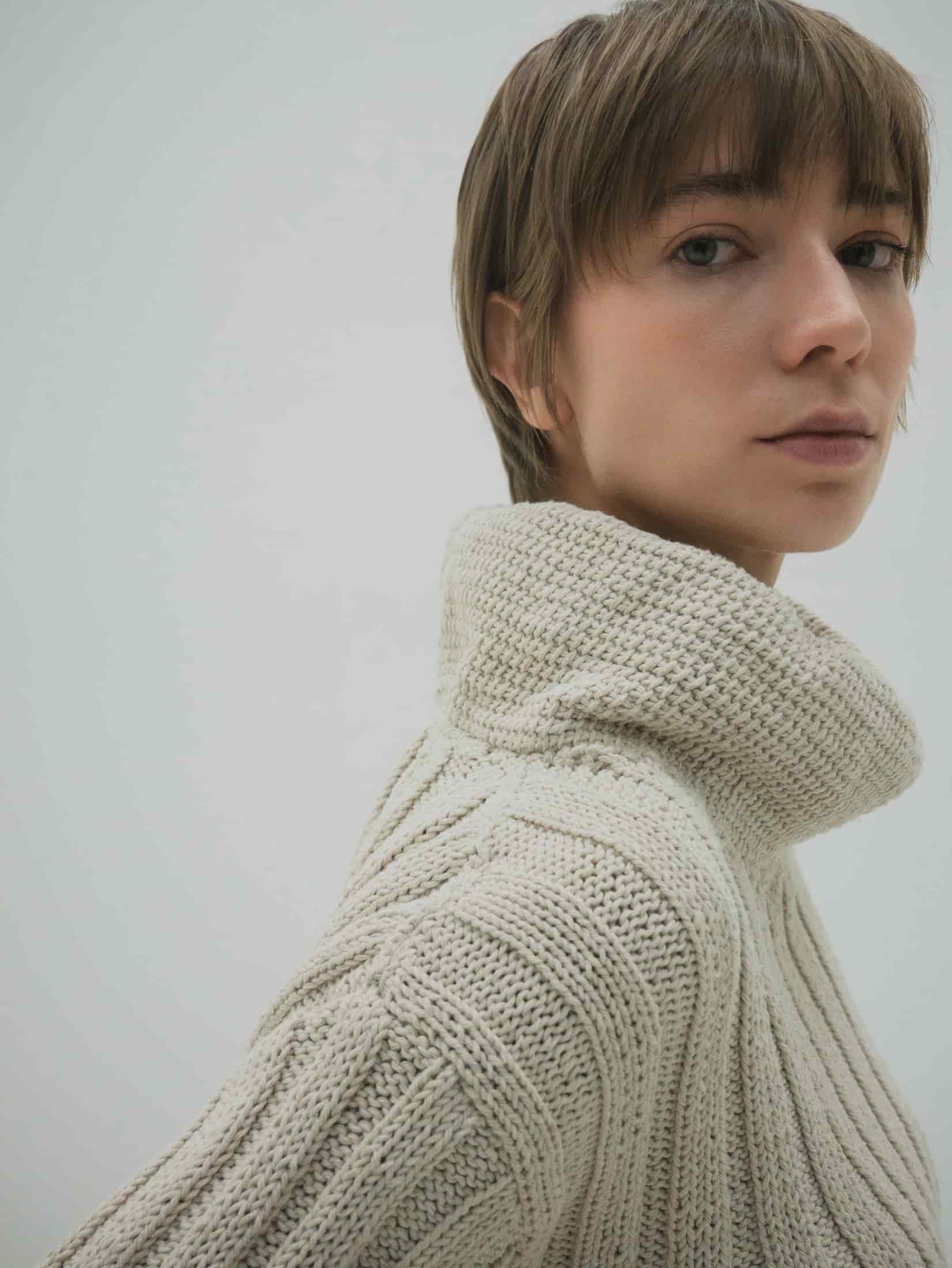 Sweater cuello alto estructurado crochet - miniatura 2