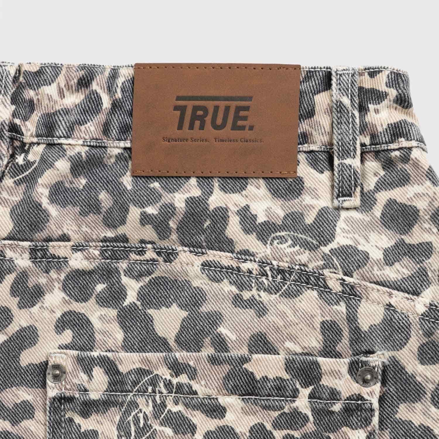 Intuition Leopard Cargo Jorts - Camel - miniatura 11