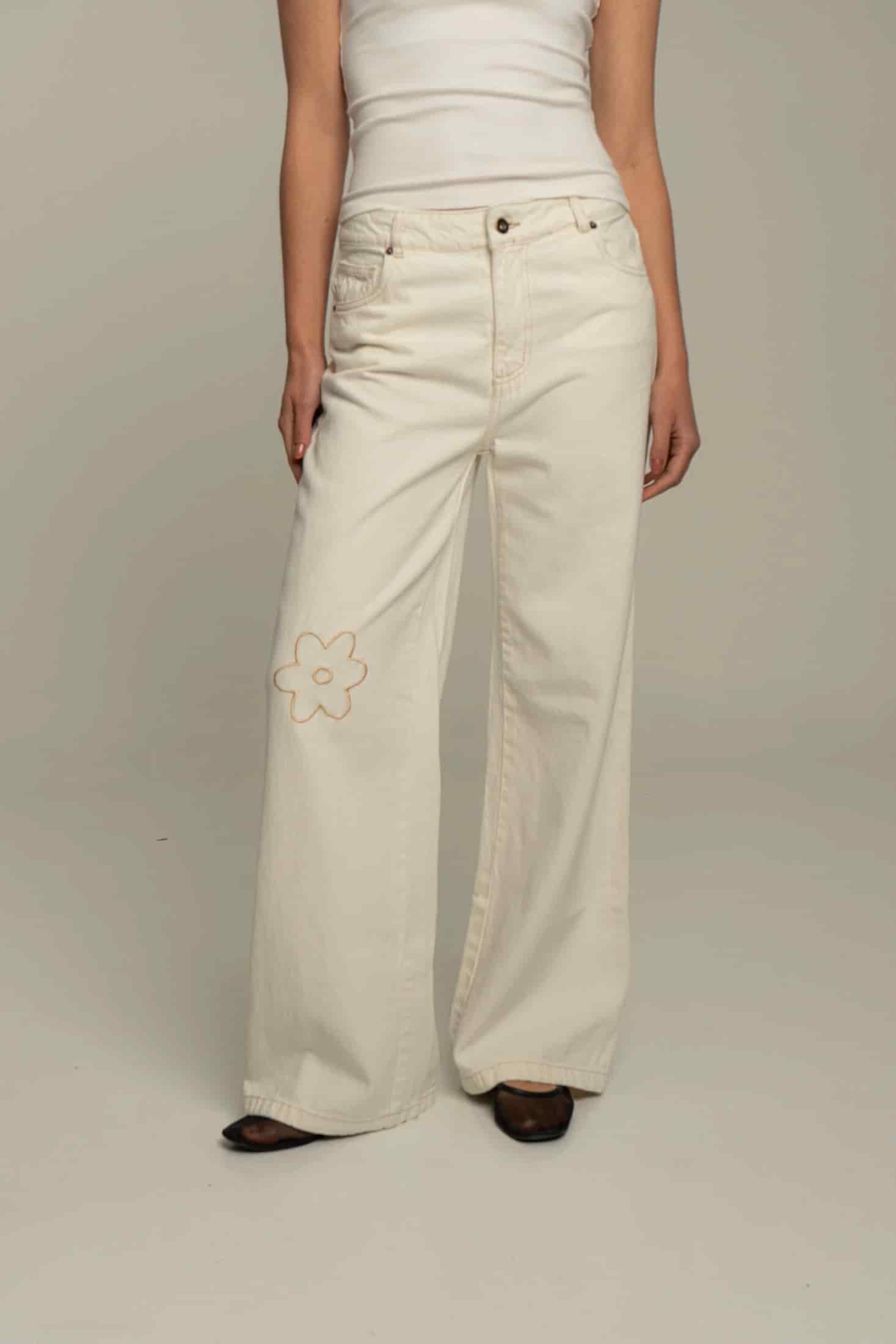 Jeans Flor Bordada Crudo - miniatura 1