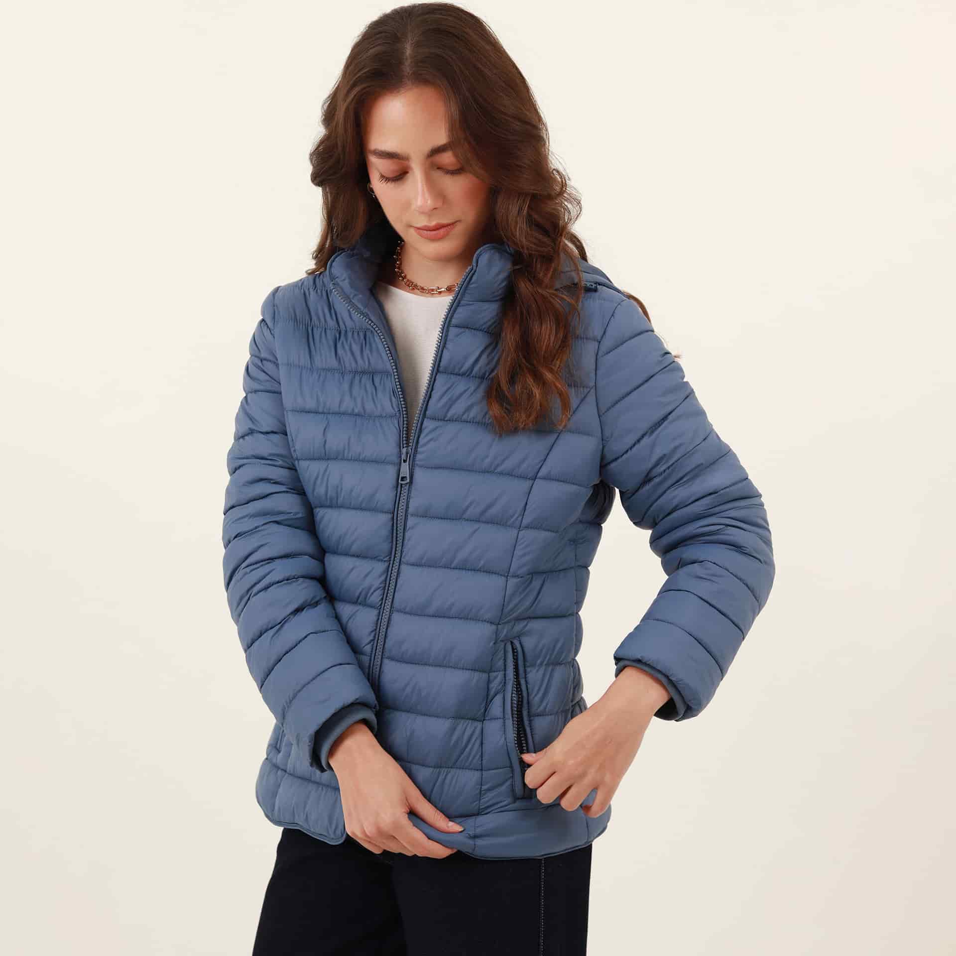 Chaqueta acolchada básica cuello alto con capucha - miniatura 25